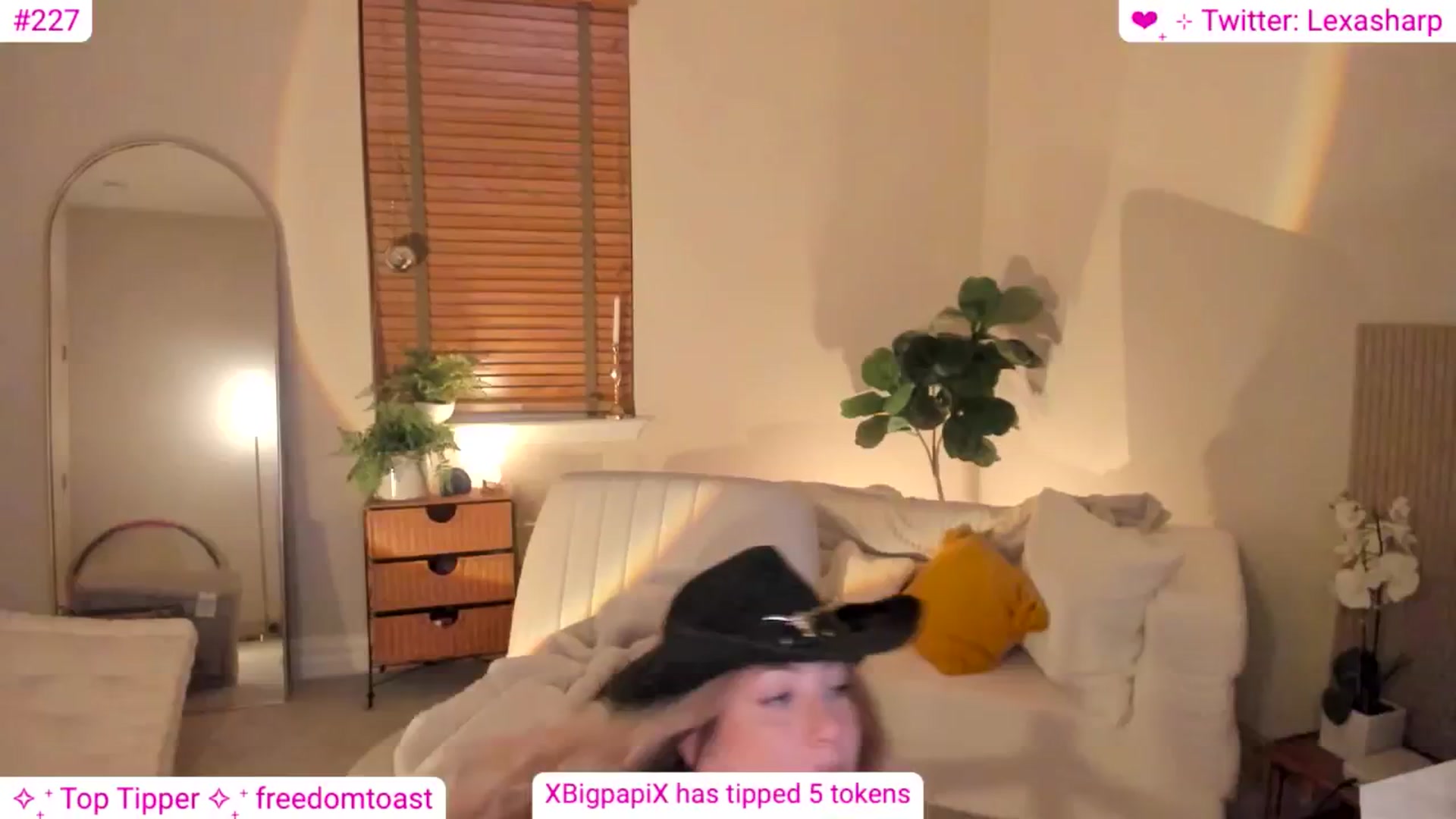 Gallery image thumbnail from alexasharp's myfreecams stream on, 07/05/2024, 04:34 image 20 of 20