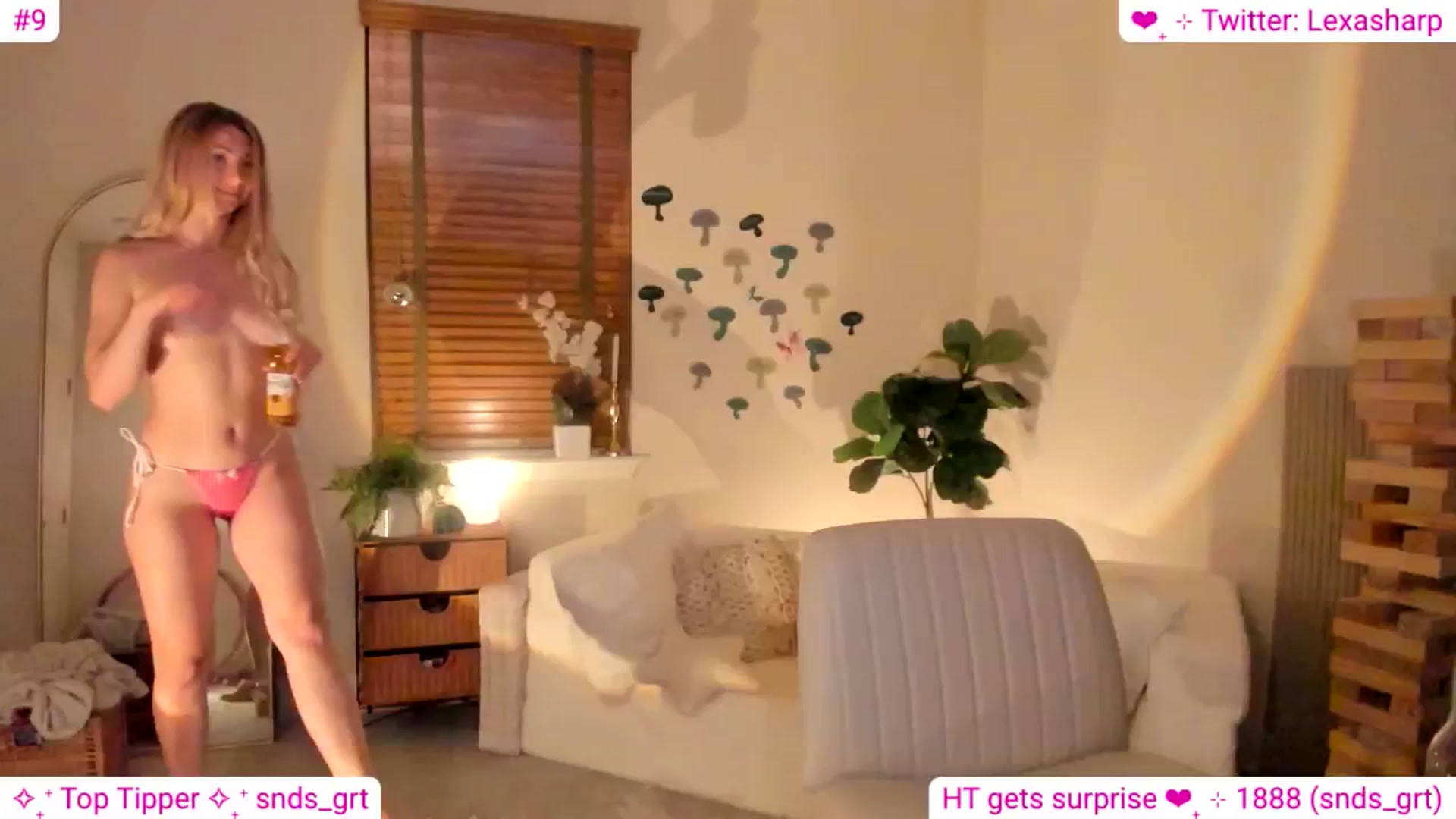 Gallery image thumbnail from alexasharp's myfreecams stream on, 08/10/2024, 04:05 image 9 of 20