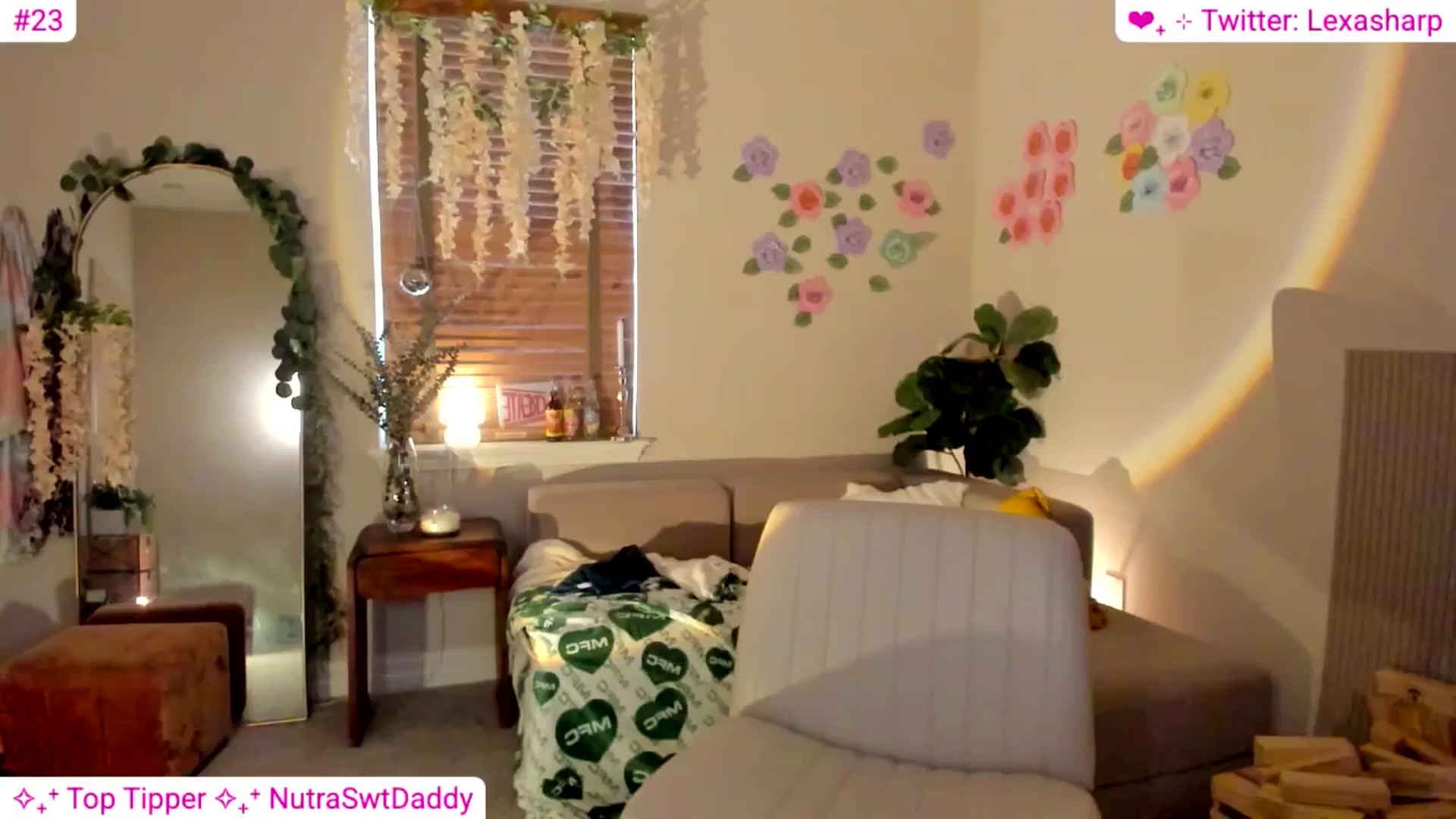 Gallery image thumbnail from alexasharp's myfreecams stream on, 04/15/2025, 22:54 image 19 of 20