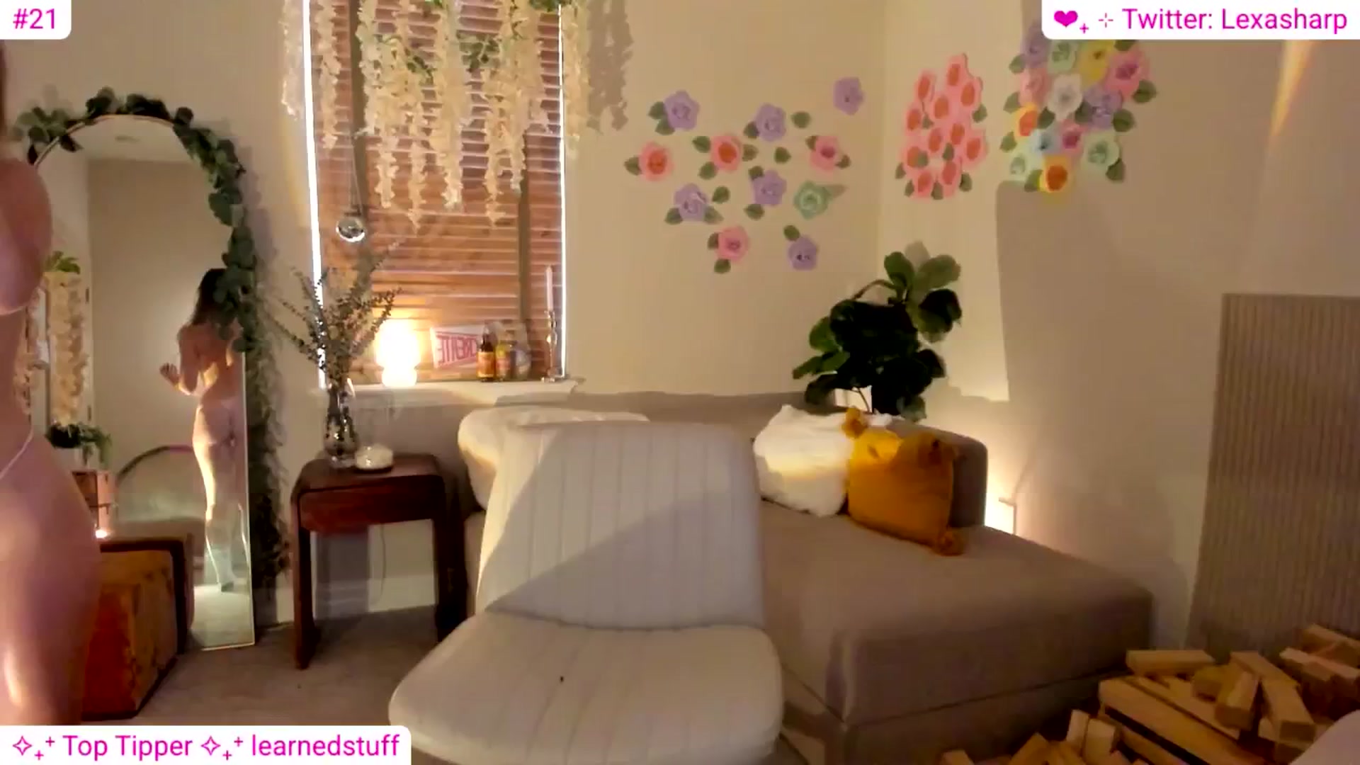 Gallery image thumbnail from alexasharp's myfreecams stream on, 04/21/2025, 23:46 image 16 of 20
