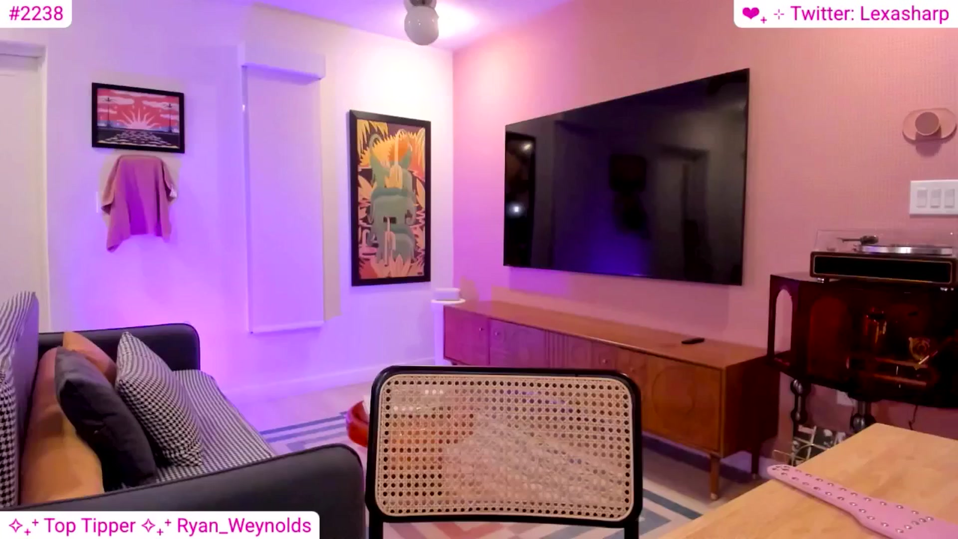 Gallery image thumbnail from alexasharp's myfreecams stream on, 05/20/2025, 04:21 image 17 of 20