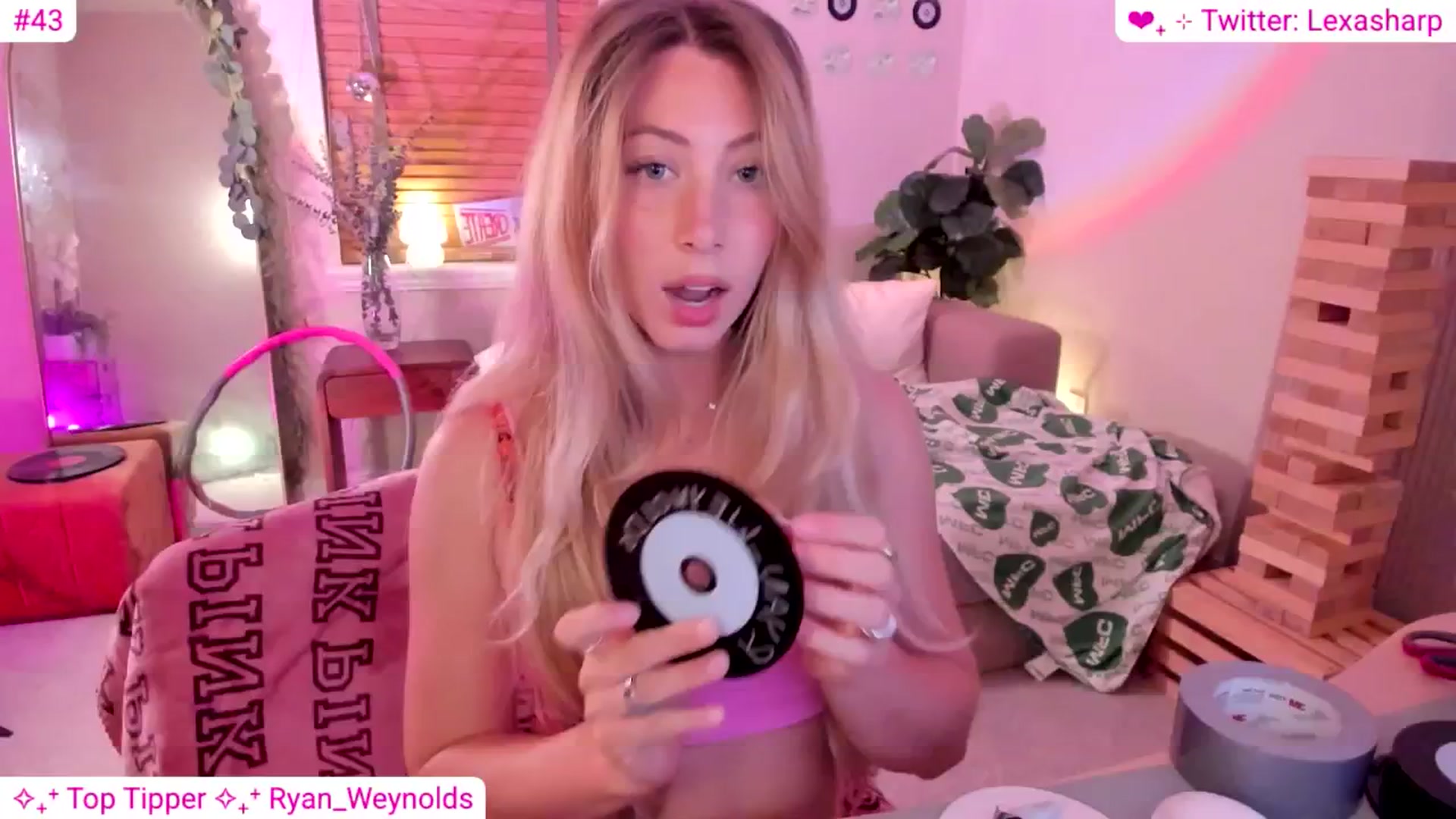 Gallery image thumbnail from alexasharp's myfreecams stream on, 08/03/2025, 04:22 image 5 of 20