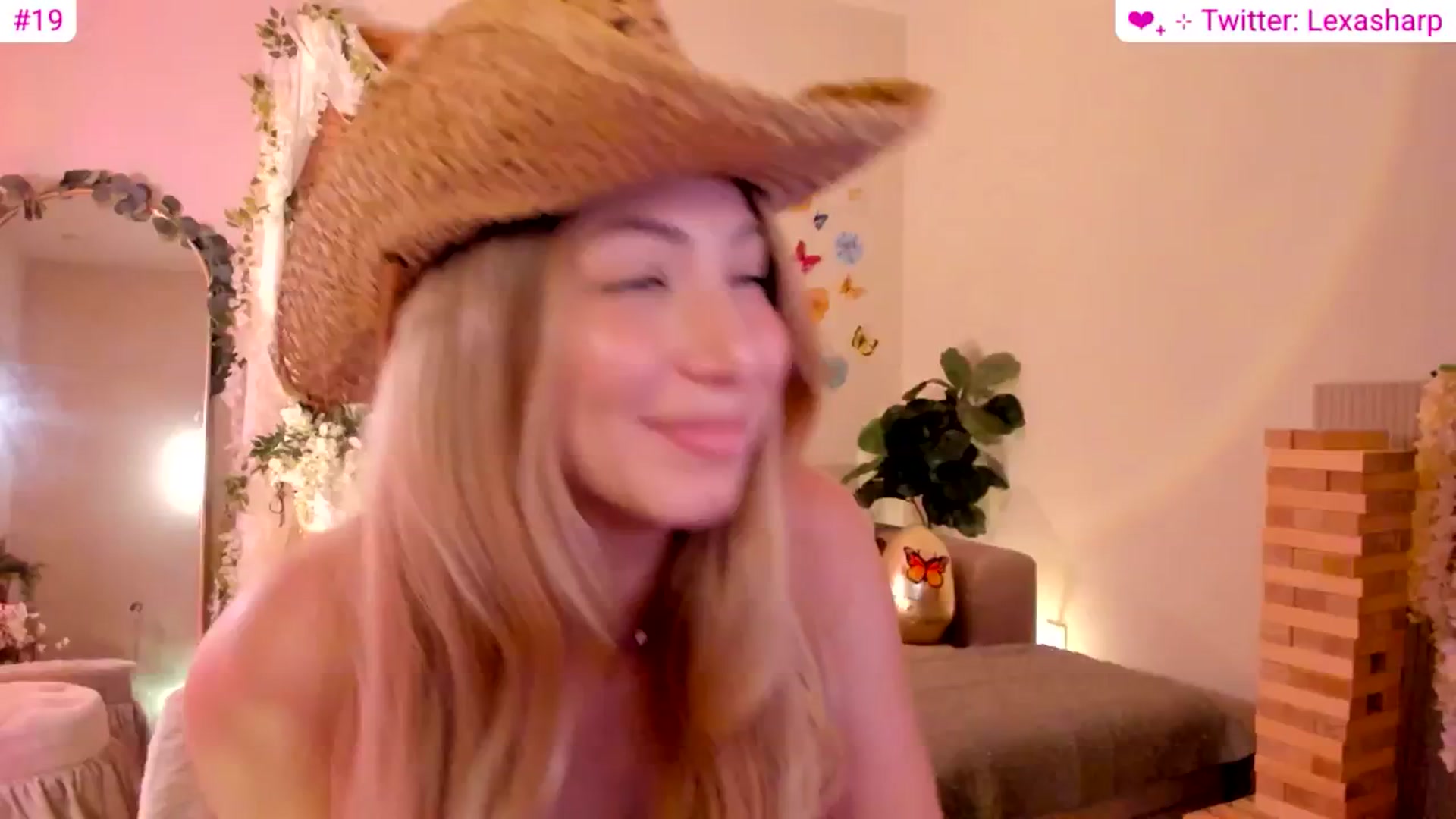 Gallery image thumbnail from alexasharp's myfreecams stream on, 04/16/2026, 03:29 image 4 of 20