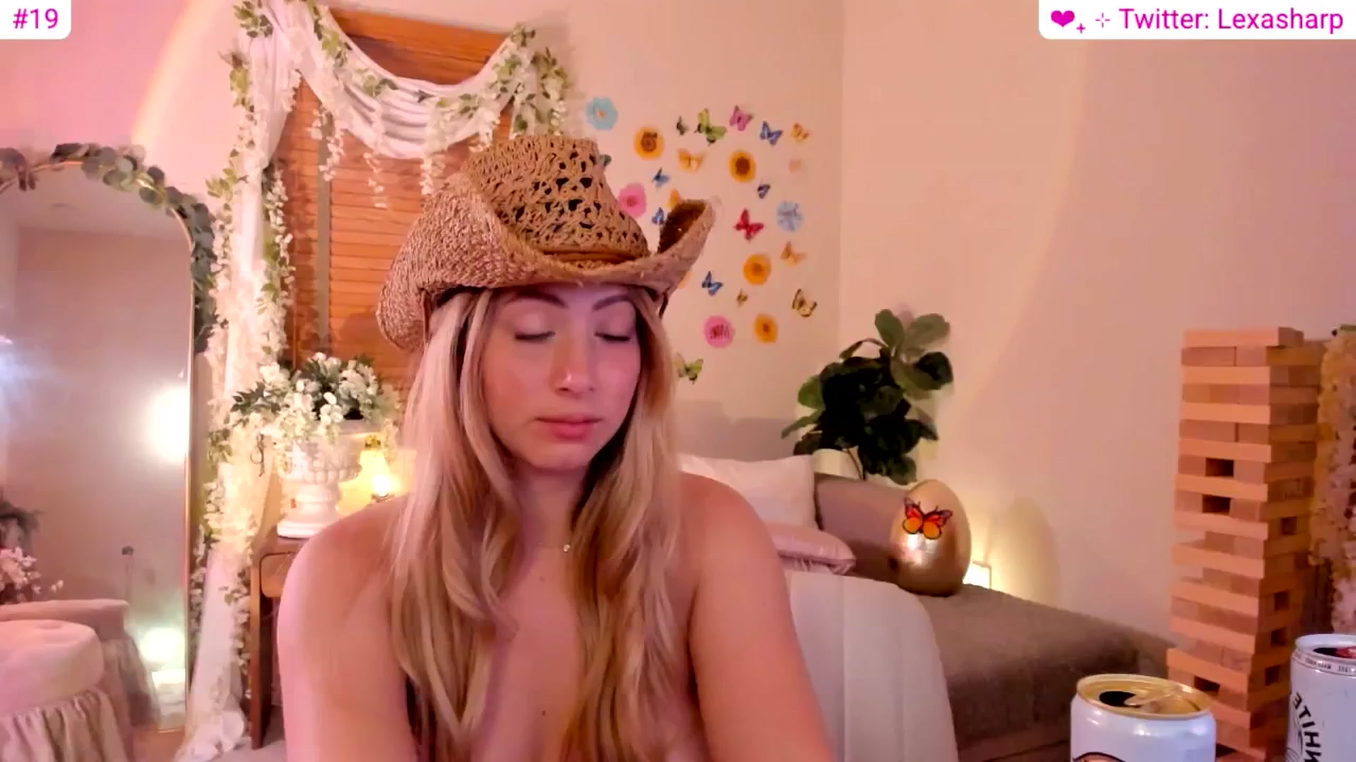 Gallery image thumbnail from alexasharp's myfreecams stream on, 04/19/2026, 07:04 image 18 of 20