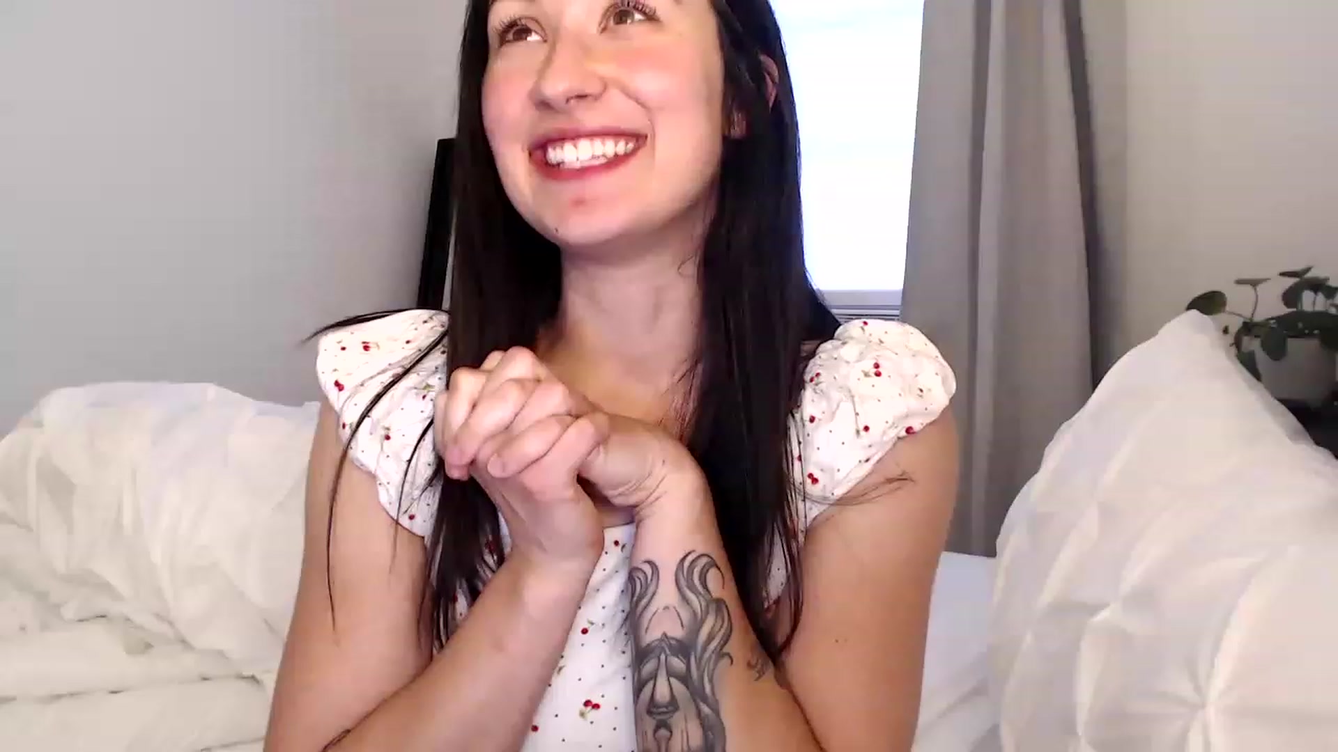 Gallery image thumbnail from alexia's myfreecams stream on, 05/28/2023, 01:31 image 1 of 20