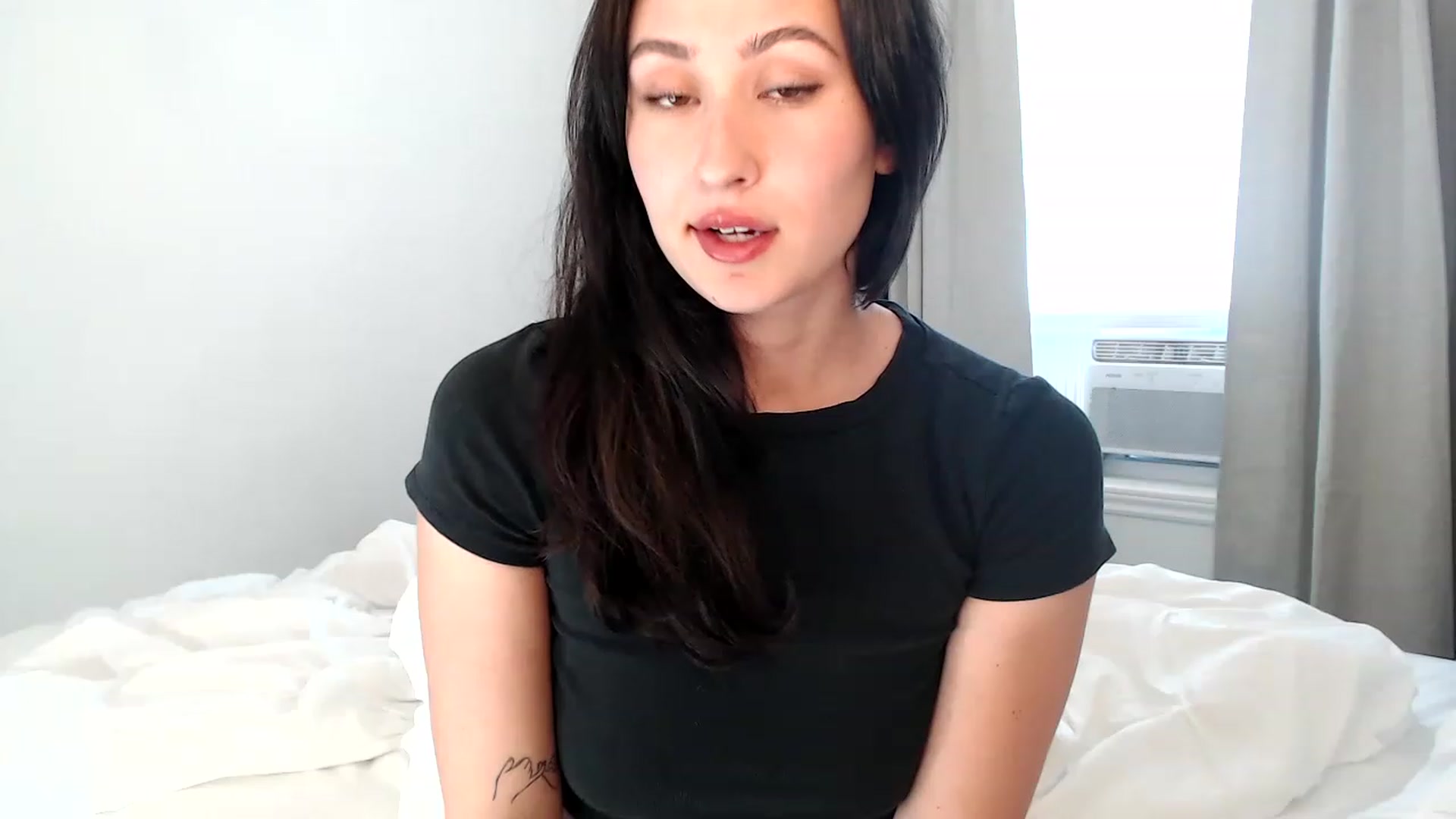 Gallery image thumbnail from alexia's myfreecams stream on, 06/06/2023, 19:32 image 4 of 20