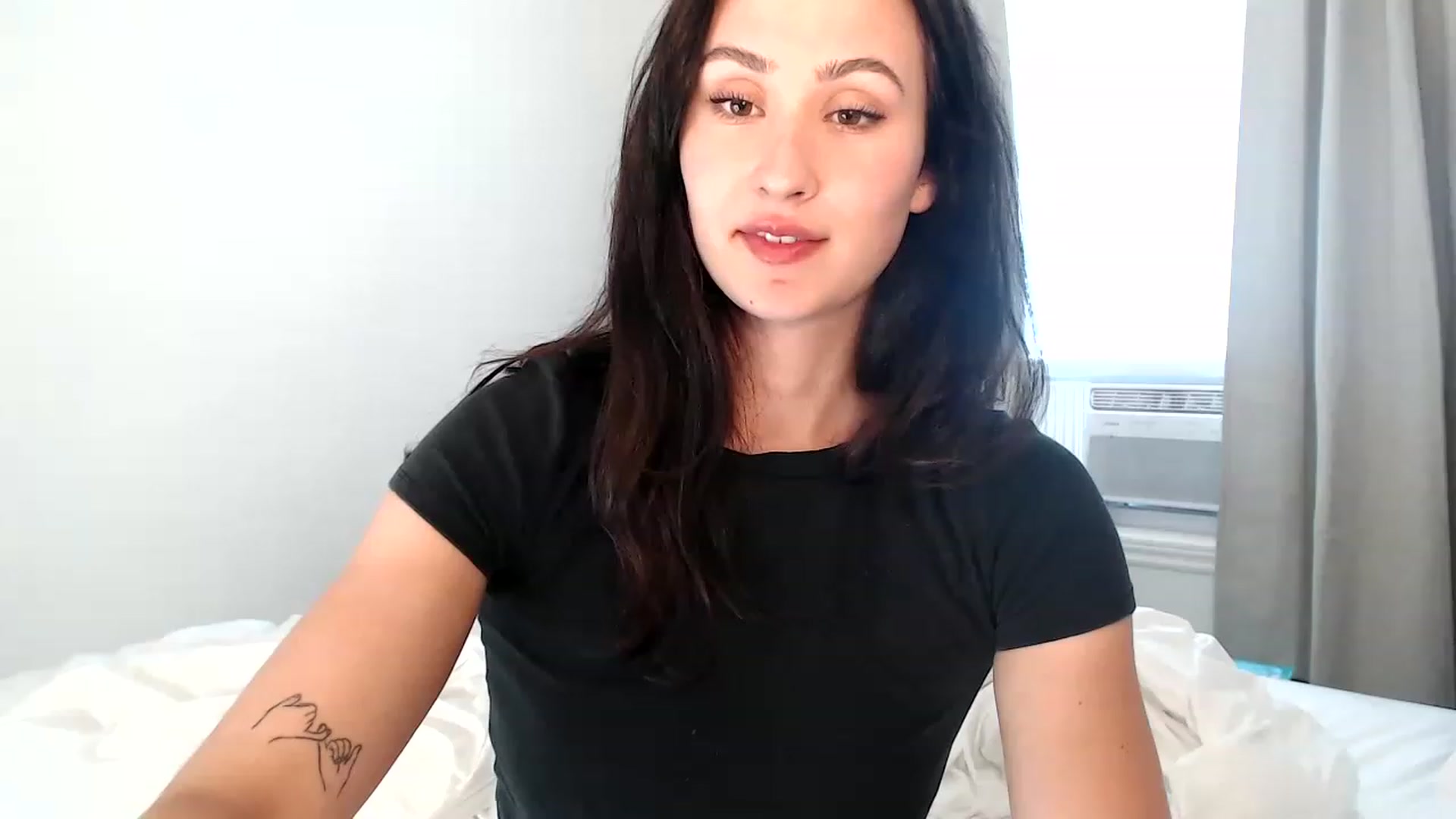 Gallery image thumbnail from alexia's myfreecams stream on, 06/06/2023, 19:32 image 9 of 20