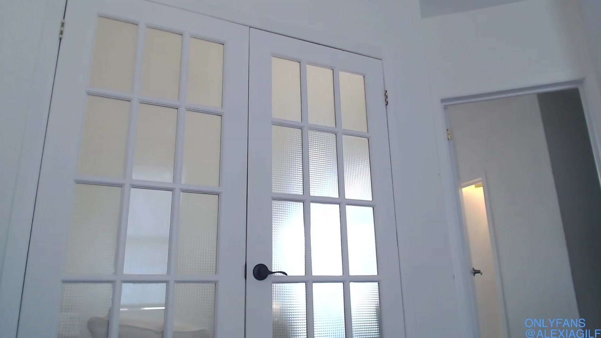 Gallery image thumbnail from alexia's myfreecams stream on, 03/03/2024, 19:39 image 18 of 20