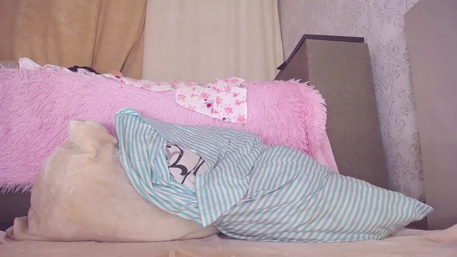 Gallery image thumbnail from alexis_xxxx's myfreecams stream on, 12/08/2022, 10:08 image 17 of 20