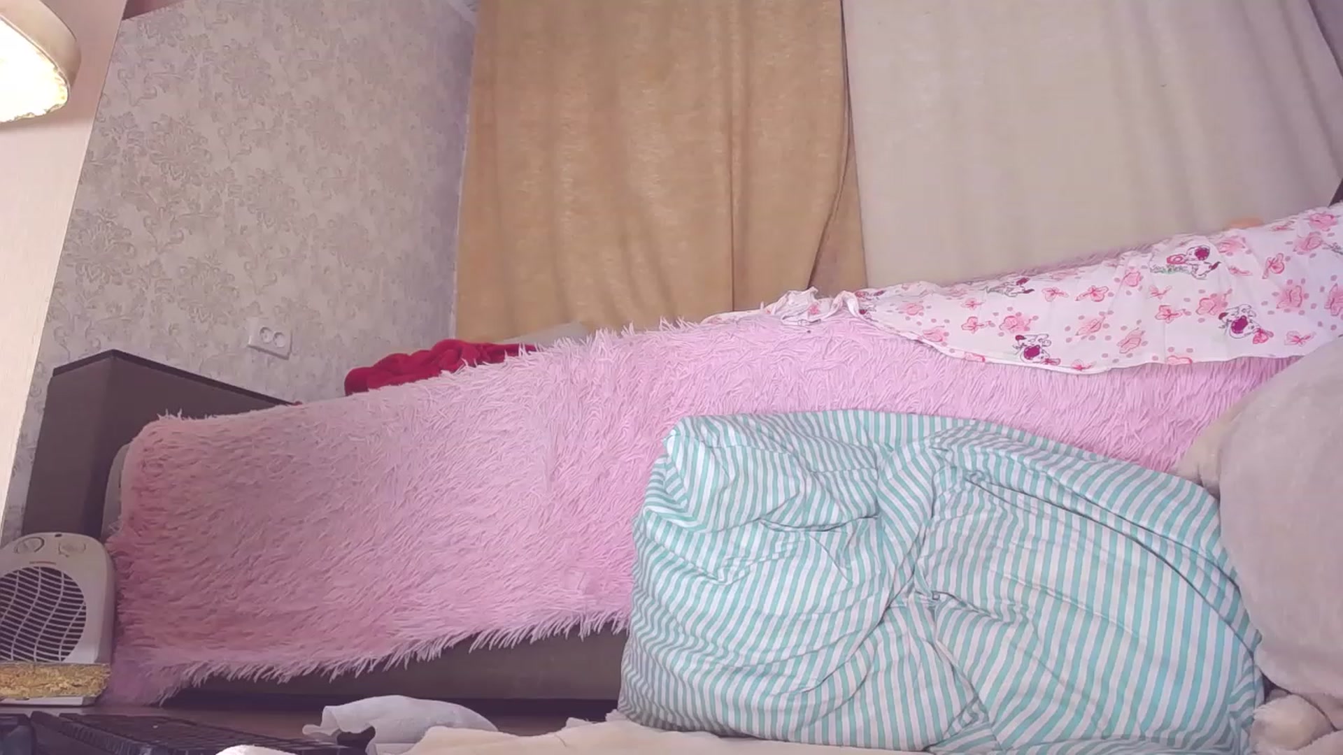 Gallery image thumbnail from alexis_xxxx's myfreecams stream on, 12/10/2022, 10:42 image 3 of 20