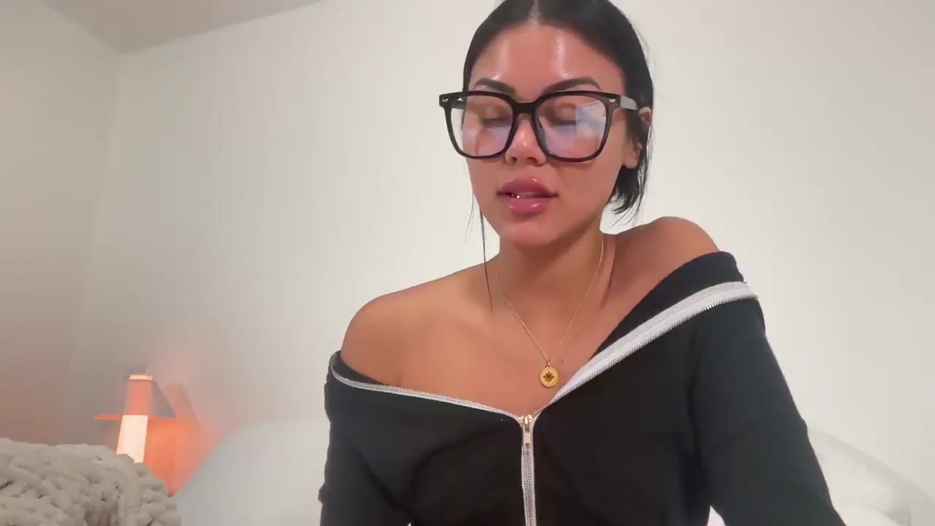 Gallery image thumbnail from alexzamora's myfreecams stream on, 02/23/2025, 03:05 image 1 of 20