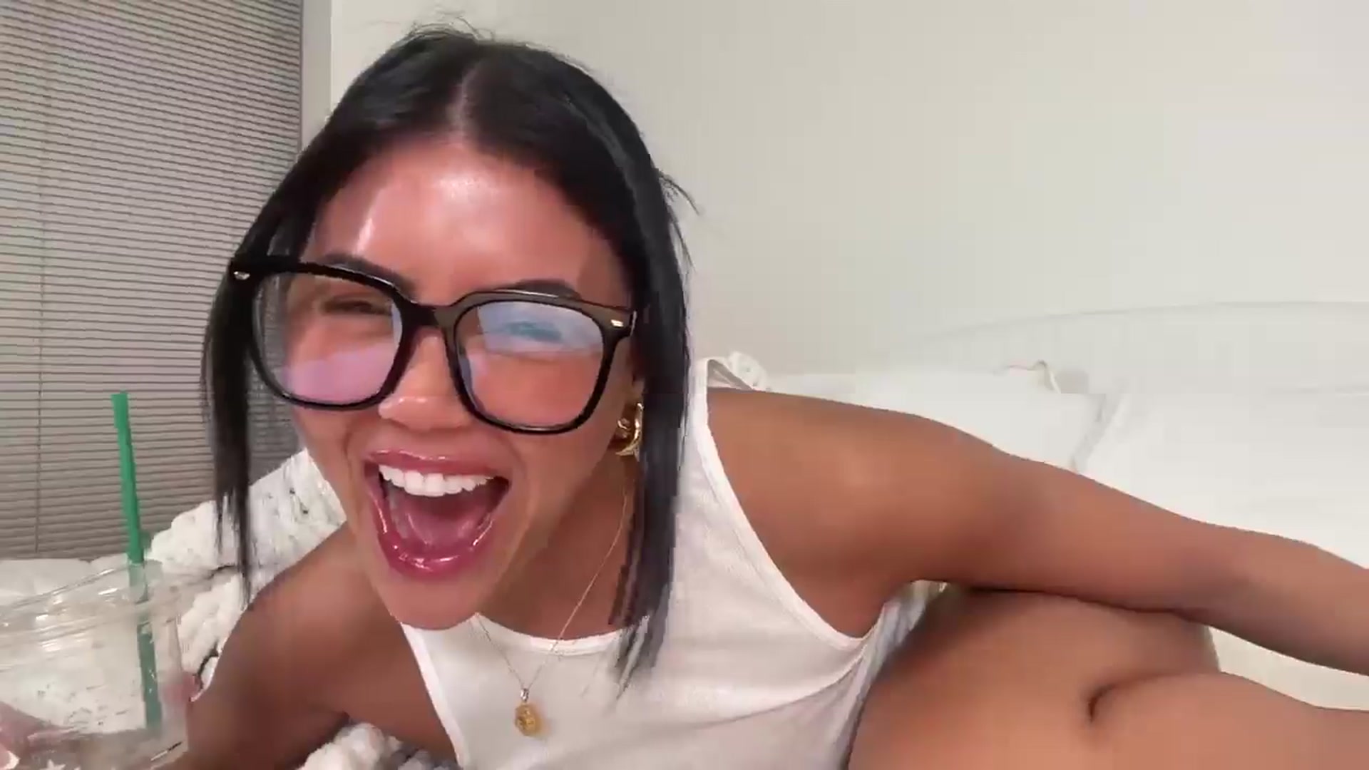 Gallery image thumbnail from alexzamora's myfreecams stream on, 02/24/2025, 03:44 image 5 of 20