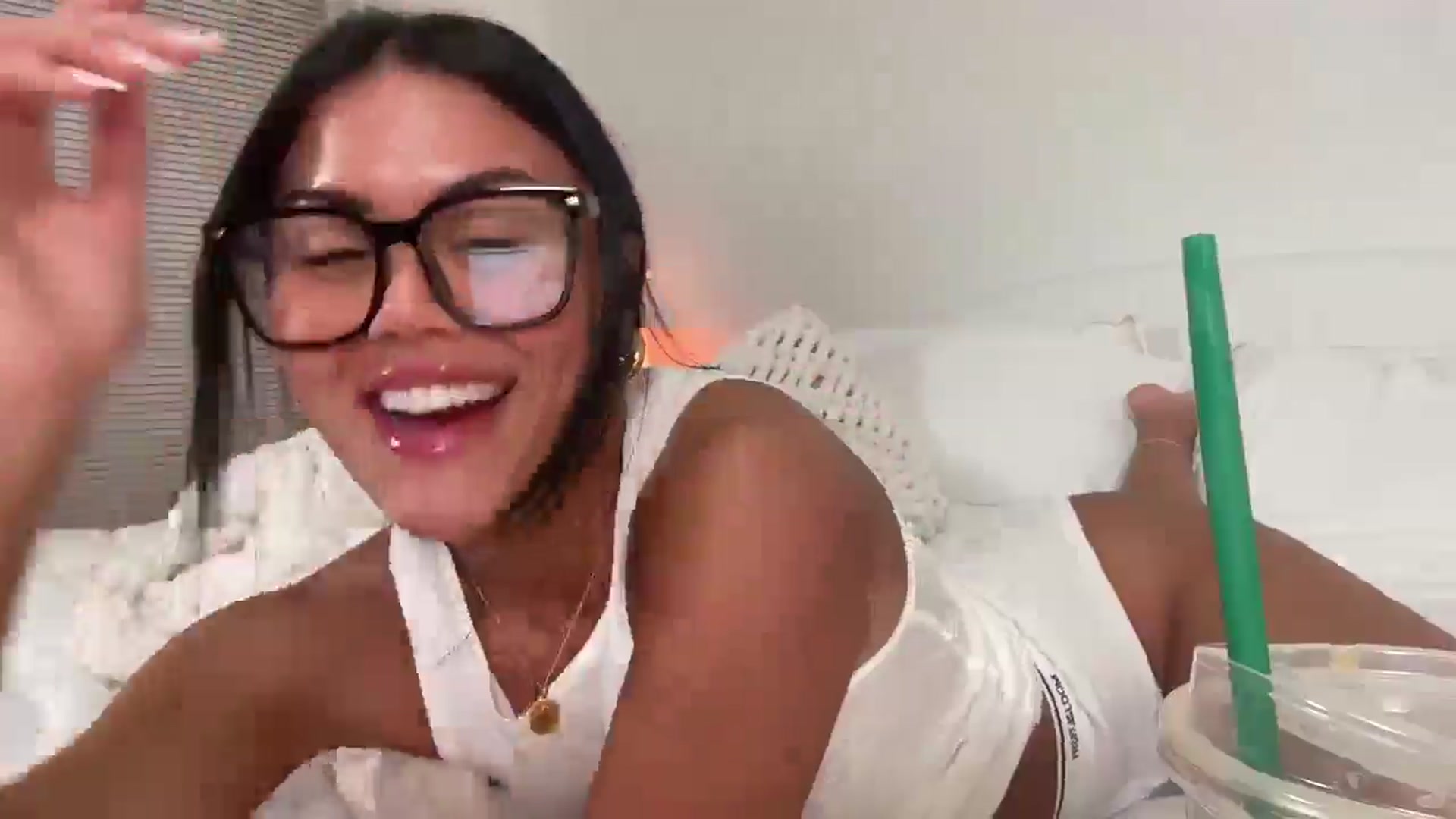 Gallery image thumbnail from alexzamora's myfreecams stream on, 02/24/2025, 03:44 image 11 of 20