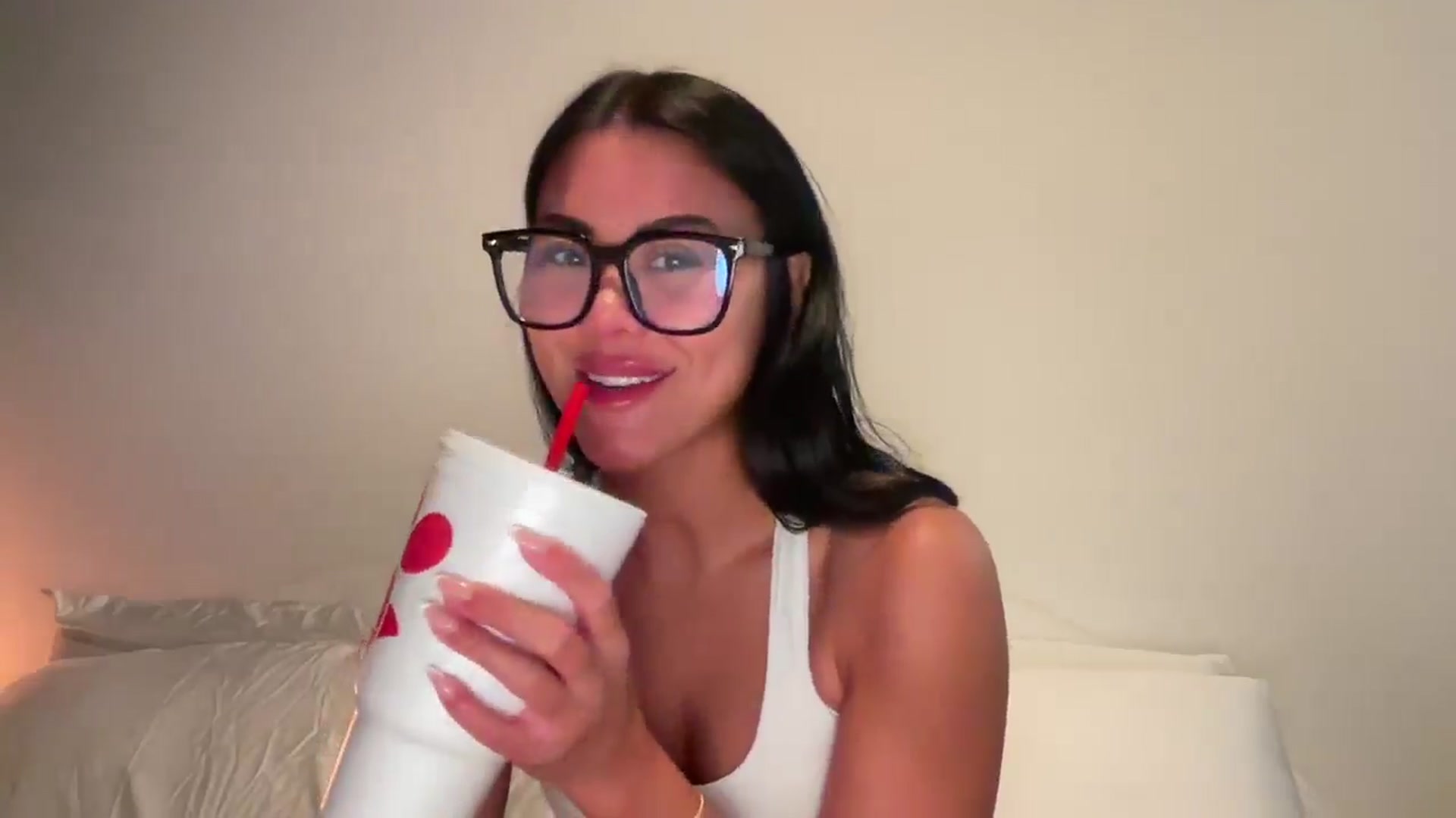 Gallery image thumbnail from alexzamora's myfreecams stream on, 03/02/2025, 07:26 image 6 of 20