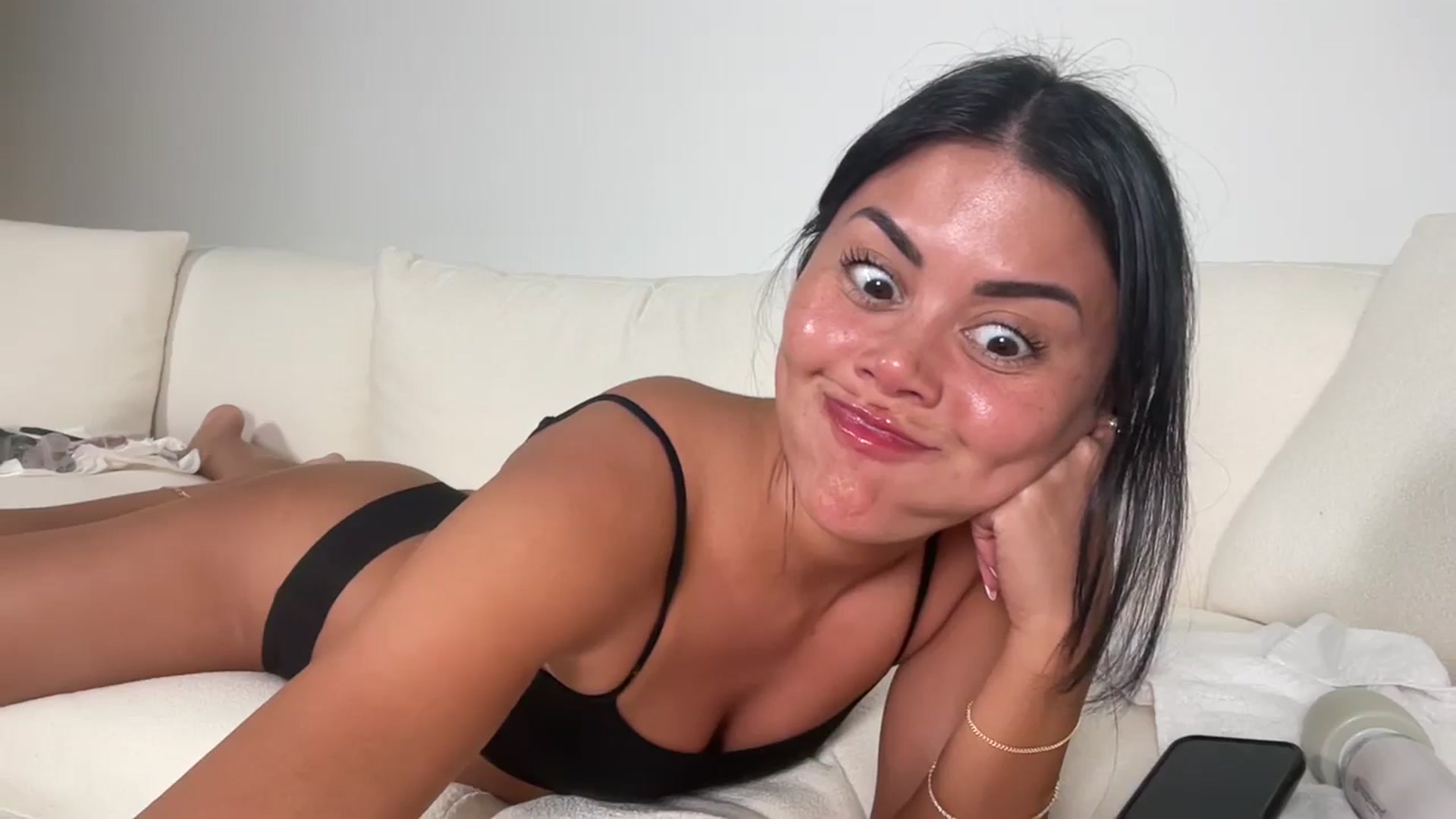 Gallery image thumbnail from alexzamora's myfreecams stream on, 03/12/2025, 03:27 image 6 of 20