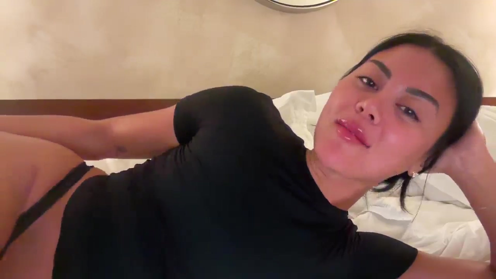 Gallery image thumbnail from alexzamora's myfreecams stream on, 03/16/2025, 06:54 image 4 of 20
