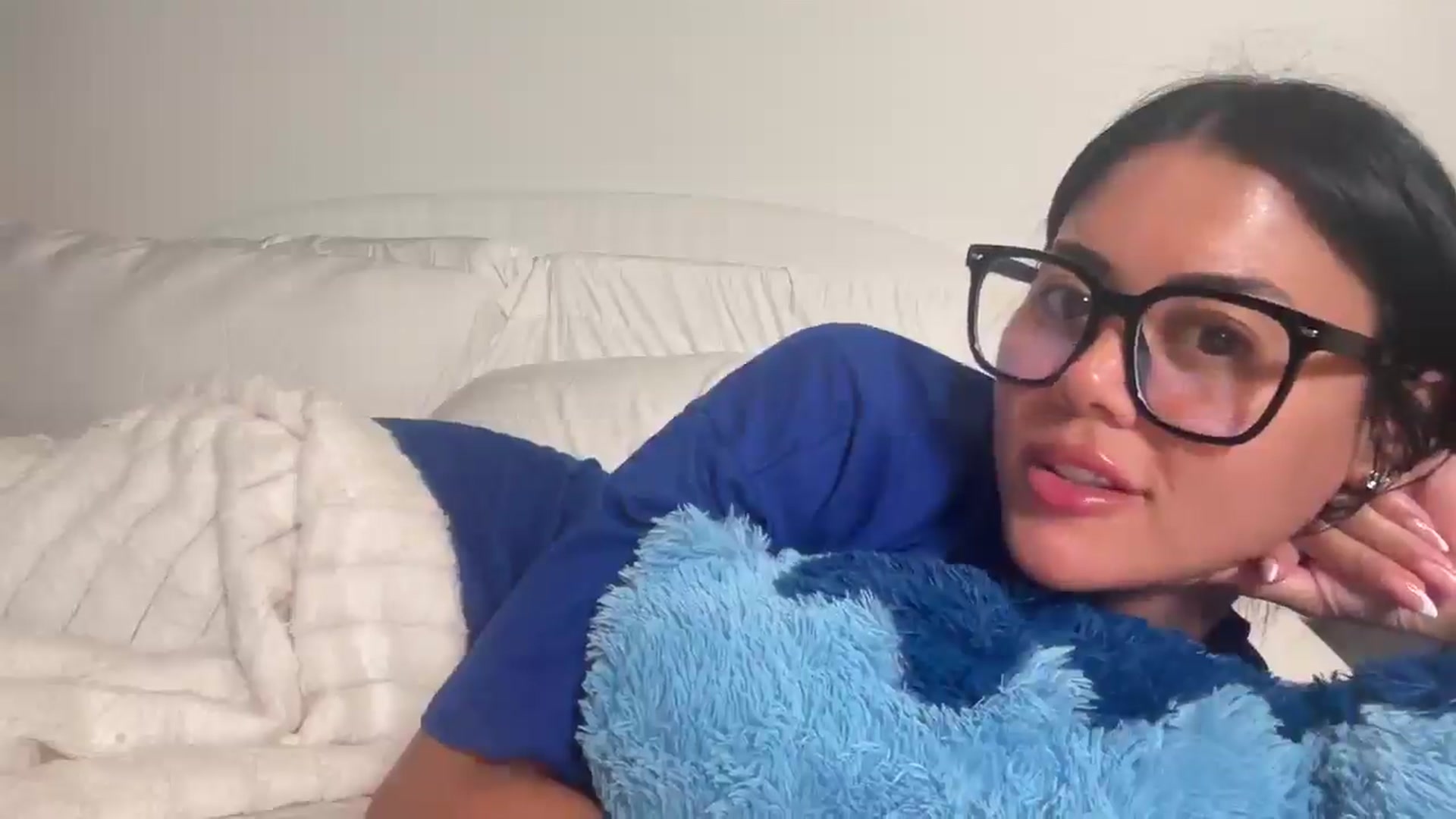 Gallery image thumbnail from alexzamora's myfreecams stream on, 03/19/2025, 05:31 image 4 of 20