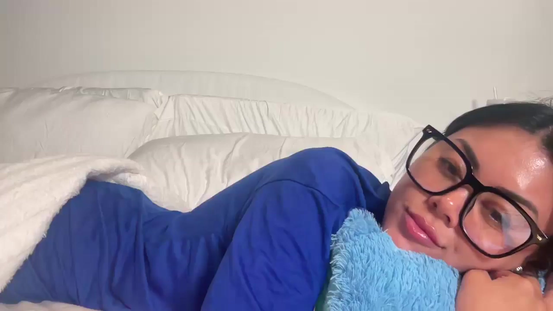 Gallery image thumbnail from alexzamora's myfreecams stream on, 03/19/2025, 05:31 image 8 of 20