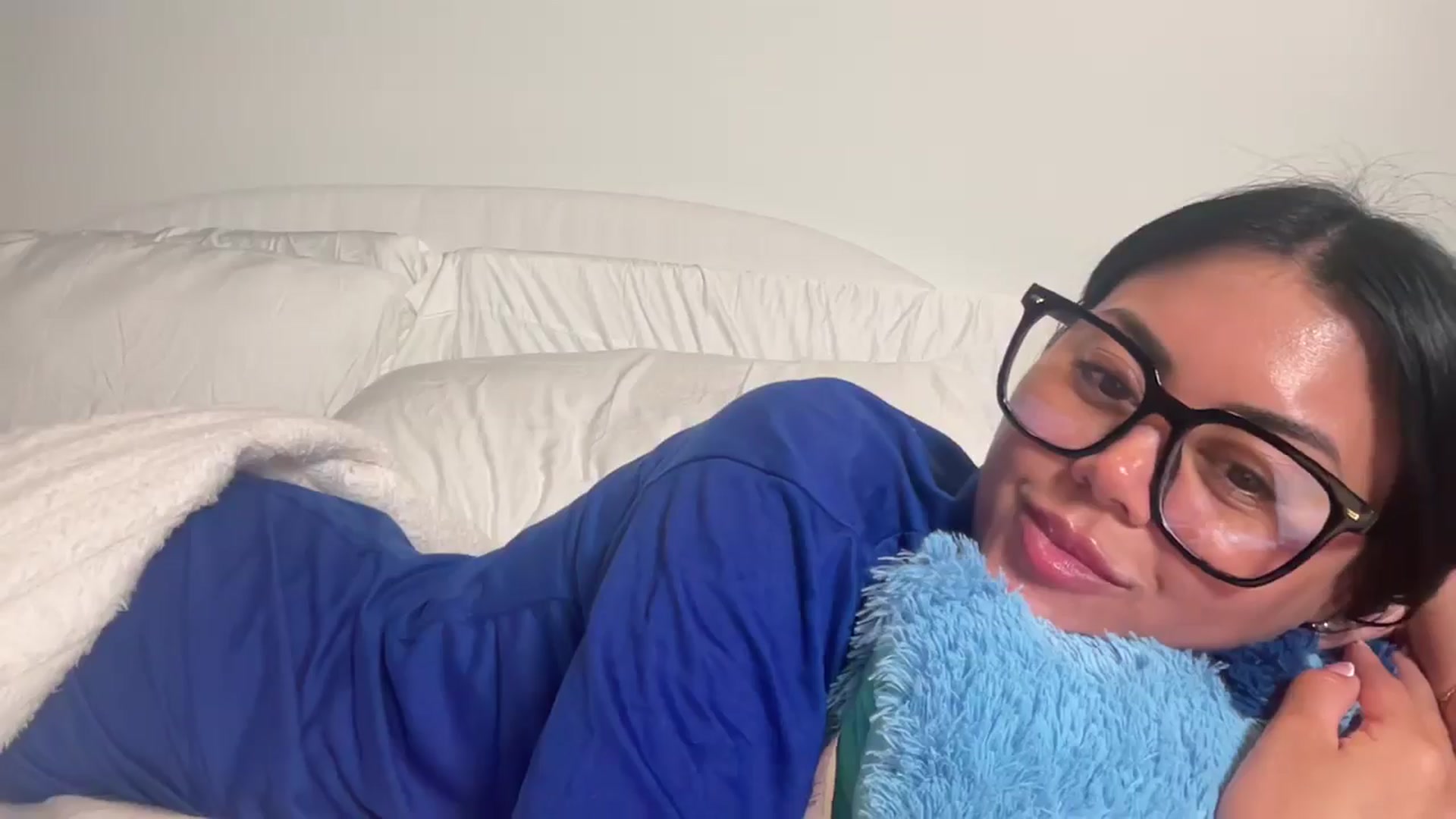 Gallery image thumbnail from alexzamora's myfreecams stream on, 03/19/2025, 05:31 image 9 of 20