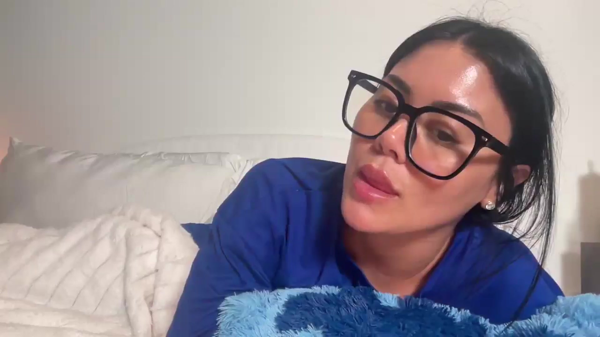 Gallery image thumbnail from alexzamora's myfreecams stream on, 03/19/2025, 05:31 image 3 of 20