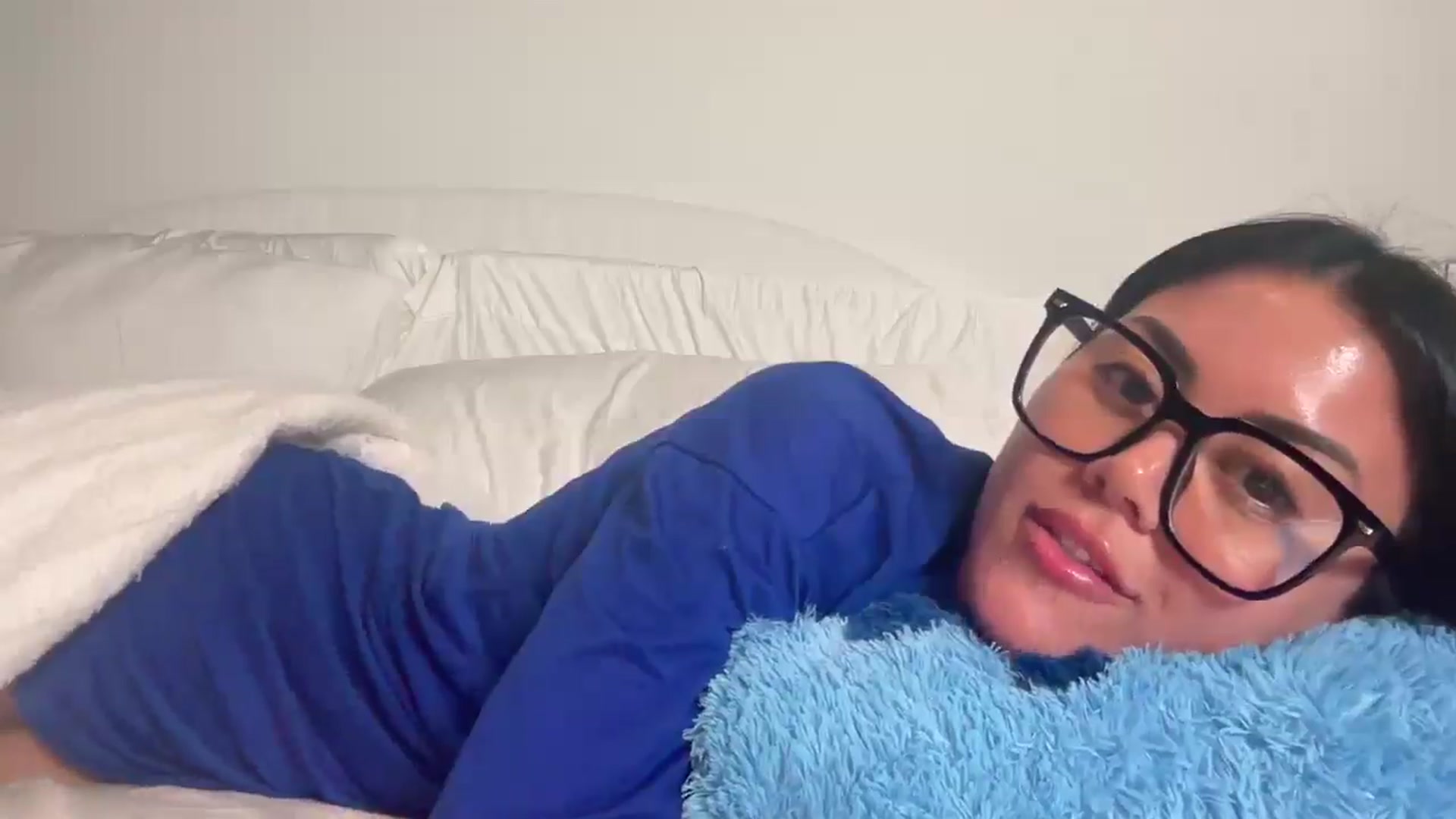 Gallery image thumbnail from alexzamora's myfreecams stream on, 03/19/2025, 05:31 image 5 of 20