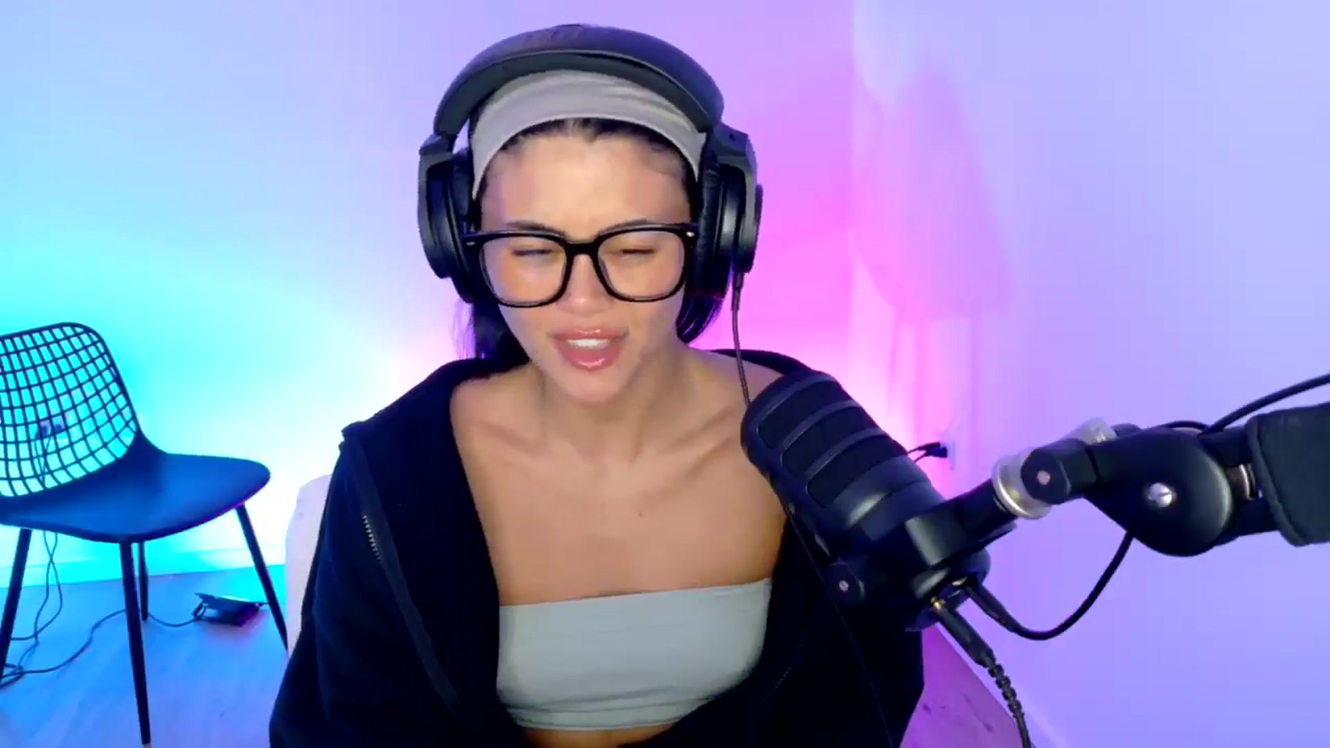 Gallery image thumbnail from alexzamora's myfreecams stream on, 03/31/2025, 02:57 image 9 of 20