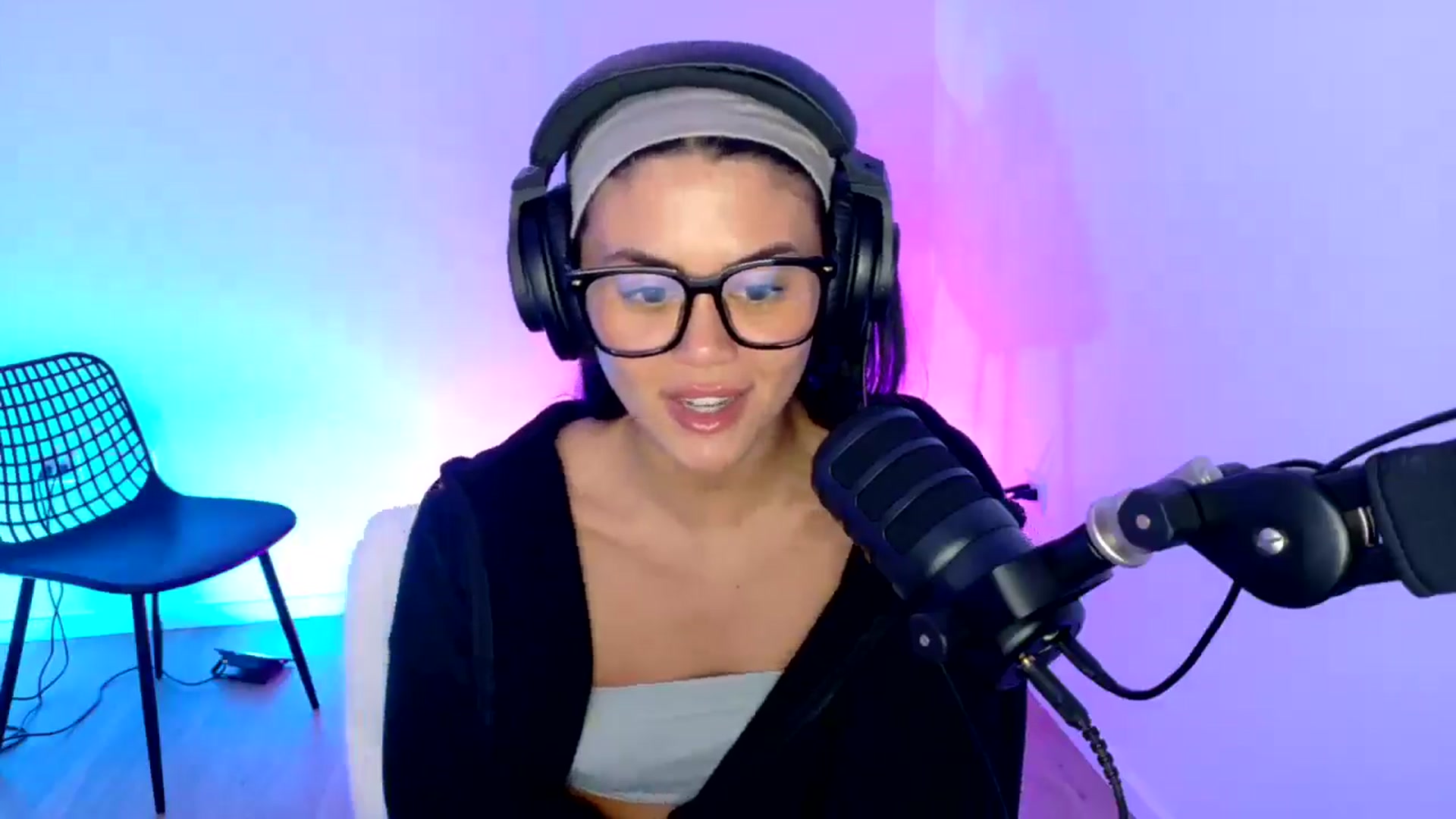 Gallery image thumbnail from alexzamora's myfreecams stream on, 03/31/2025, 02:57 image 12 of 20