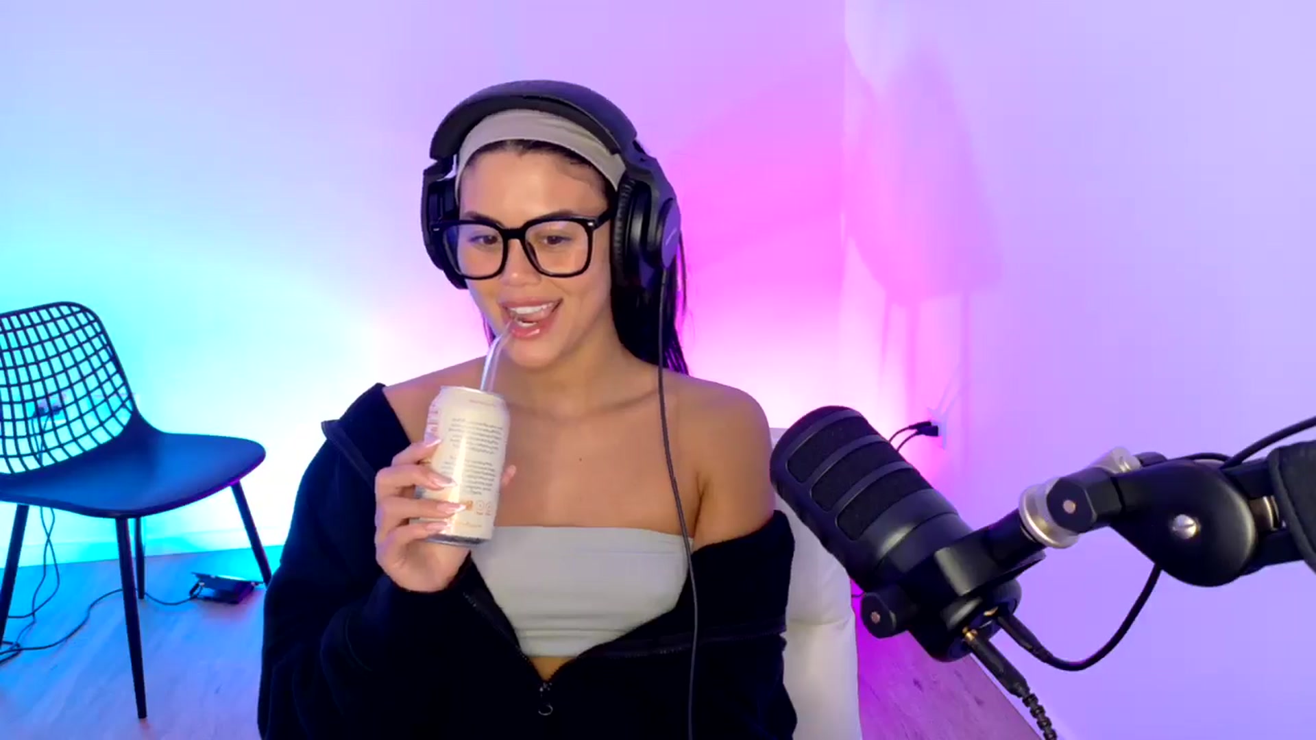 Gallery image thumbnail from alexzamora's myfreecams stream on, 03/31/2025, 02:57 image 15 of 20
