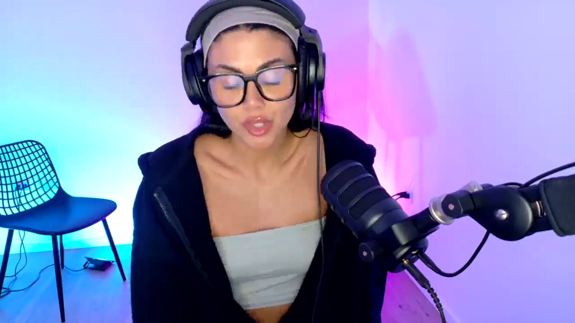 Gallery image thumbnail from alexzamora's myfreecams stream on, 03/31/2025, 02:57 image 6 of 20