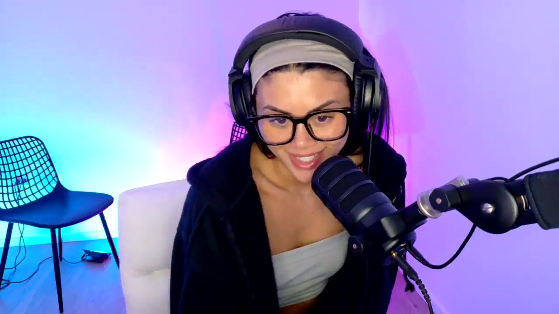 Gallery image thumbnail from alexzamora's myfreecams stream on, 03/31/2025, 02:57 image 7 of 20