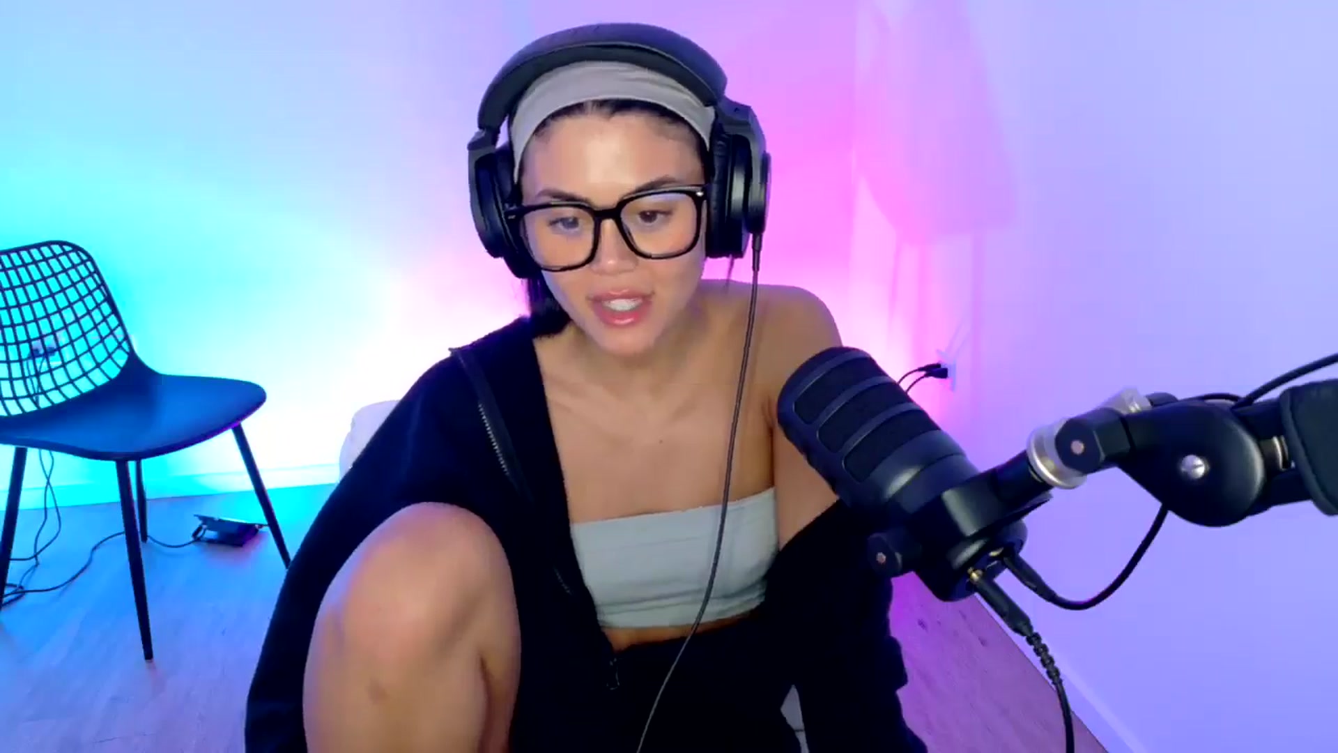 Gallery image thumbnail from alexzamora's myfreecams stream on, 03/31/2025, 02:57 image 18 of 20