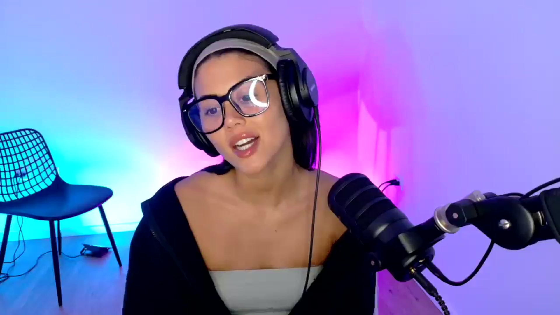 Gallery image thumbnail from alexzamora's myfreecams stream on, 03/31/2025, 02:57 image 14 of 20