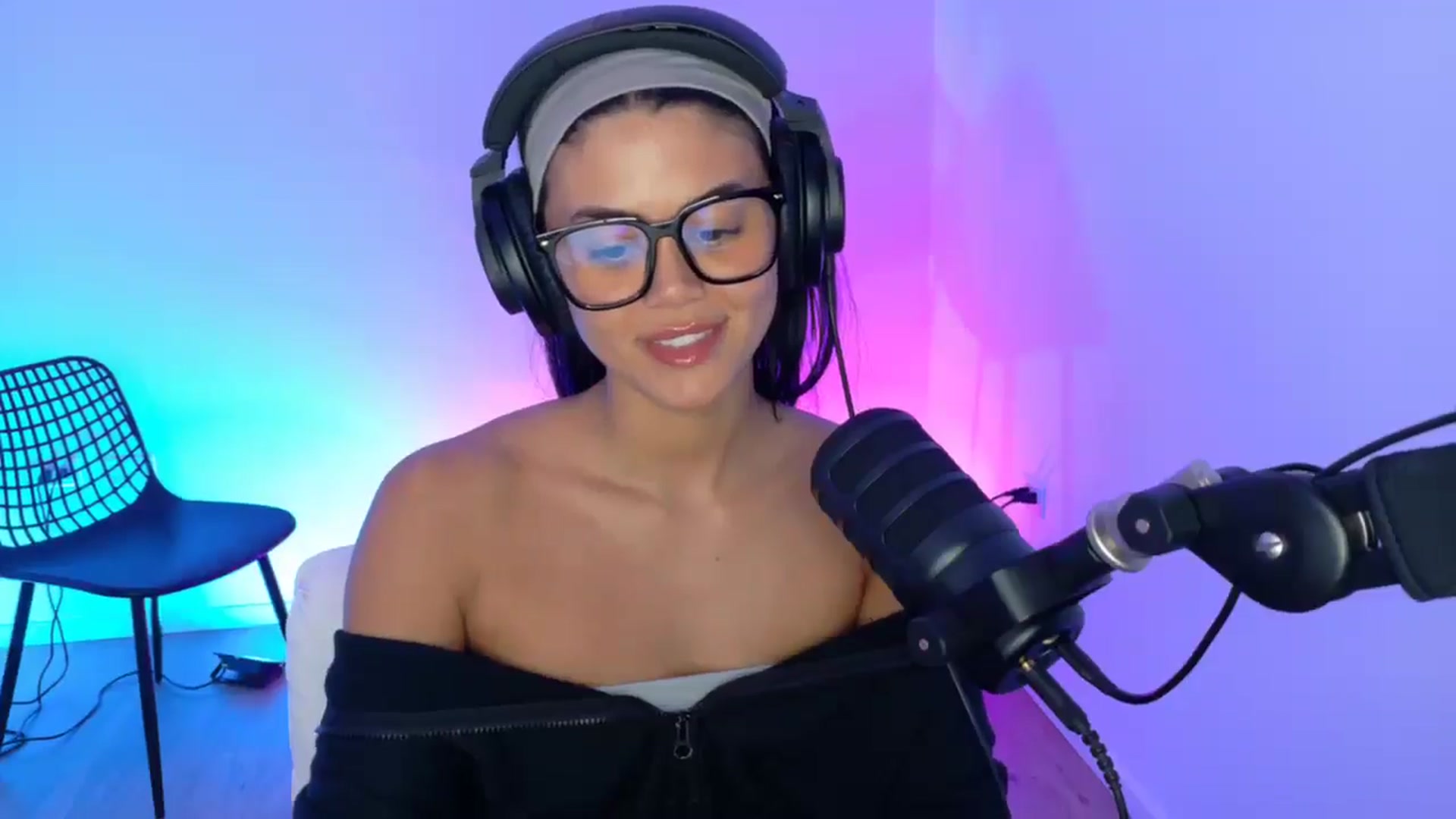 Gallery image thumbnail from alexzamora's myfreecams stream on, 03/31/2025, 02:57 image 2 of 20