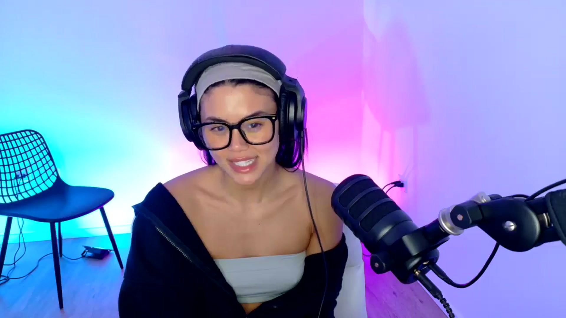 Gallery image thumbnail from alexzamora's myfreecams stream on, 03/31/2025, 02:57 image 16 of 20