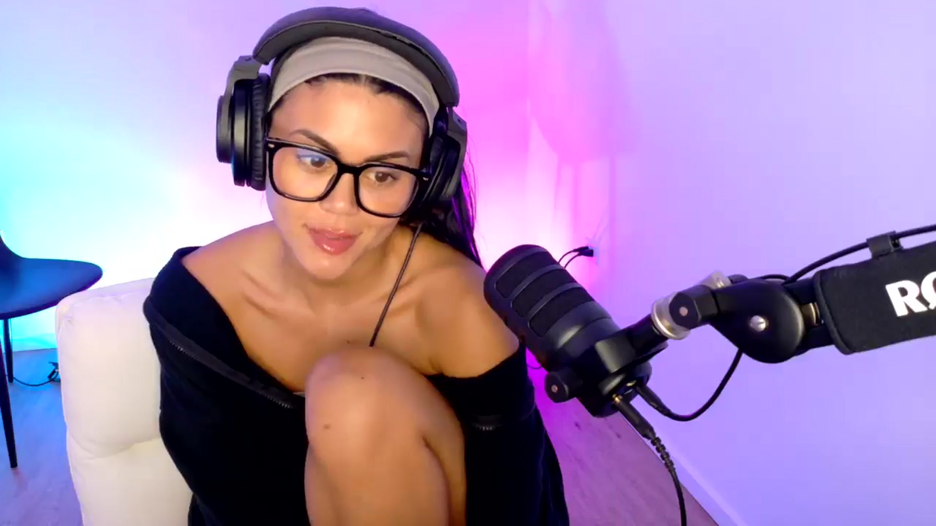 Gallery image thumbnail from alexzamora's myfreecams stream on, 03/31/2025, 04:07 image 13 of 20