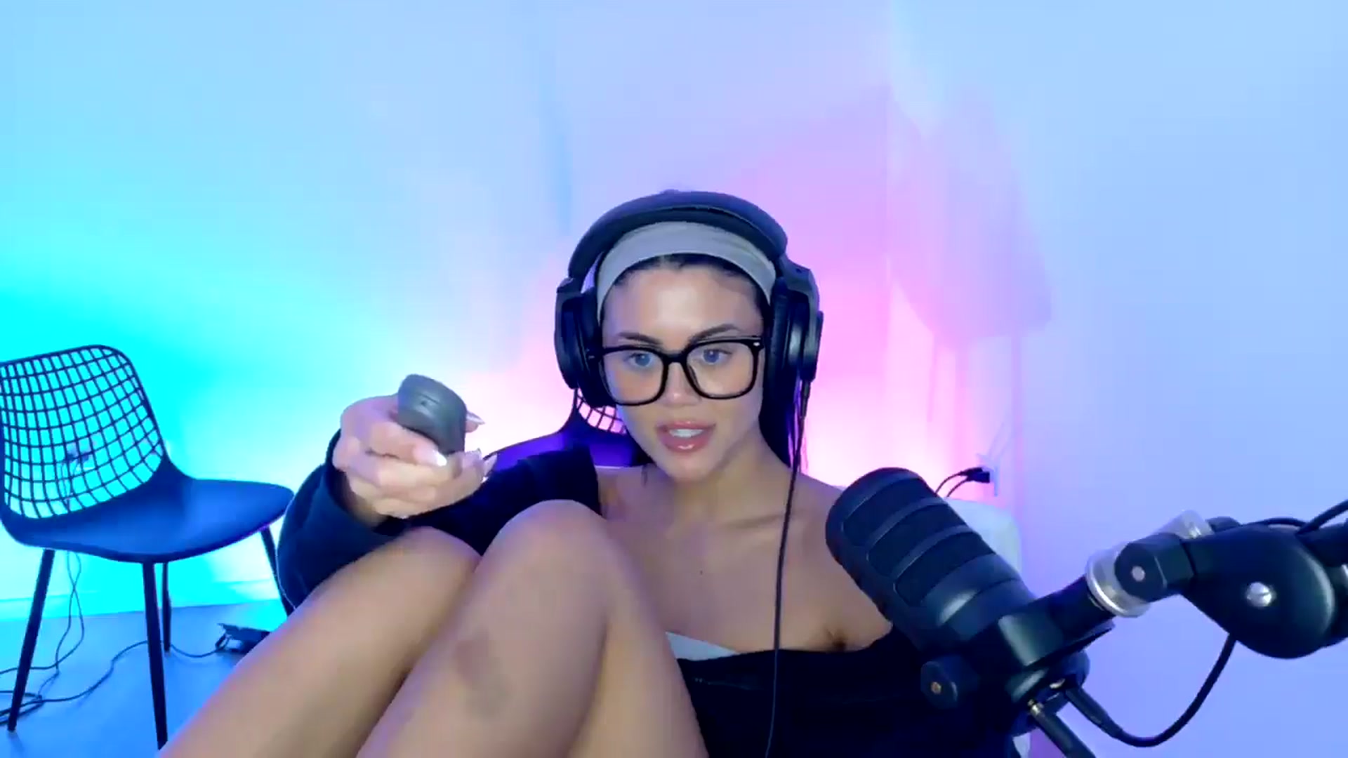 Gallery image thumbnail from alexzamora's myfreecams stream on, 03/31/2025, 04:07 image 2 of 20
