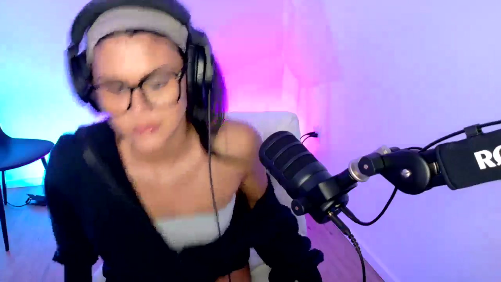 Gallery image thumbnail from alexzamora's myfreecams stream on, 03/31/2025, 04:07 image 18 of 20