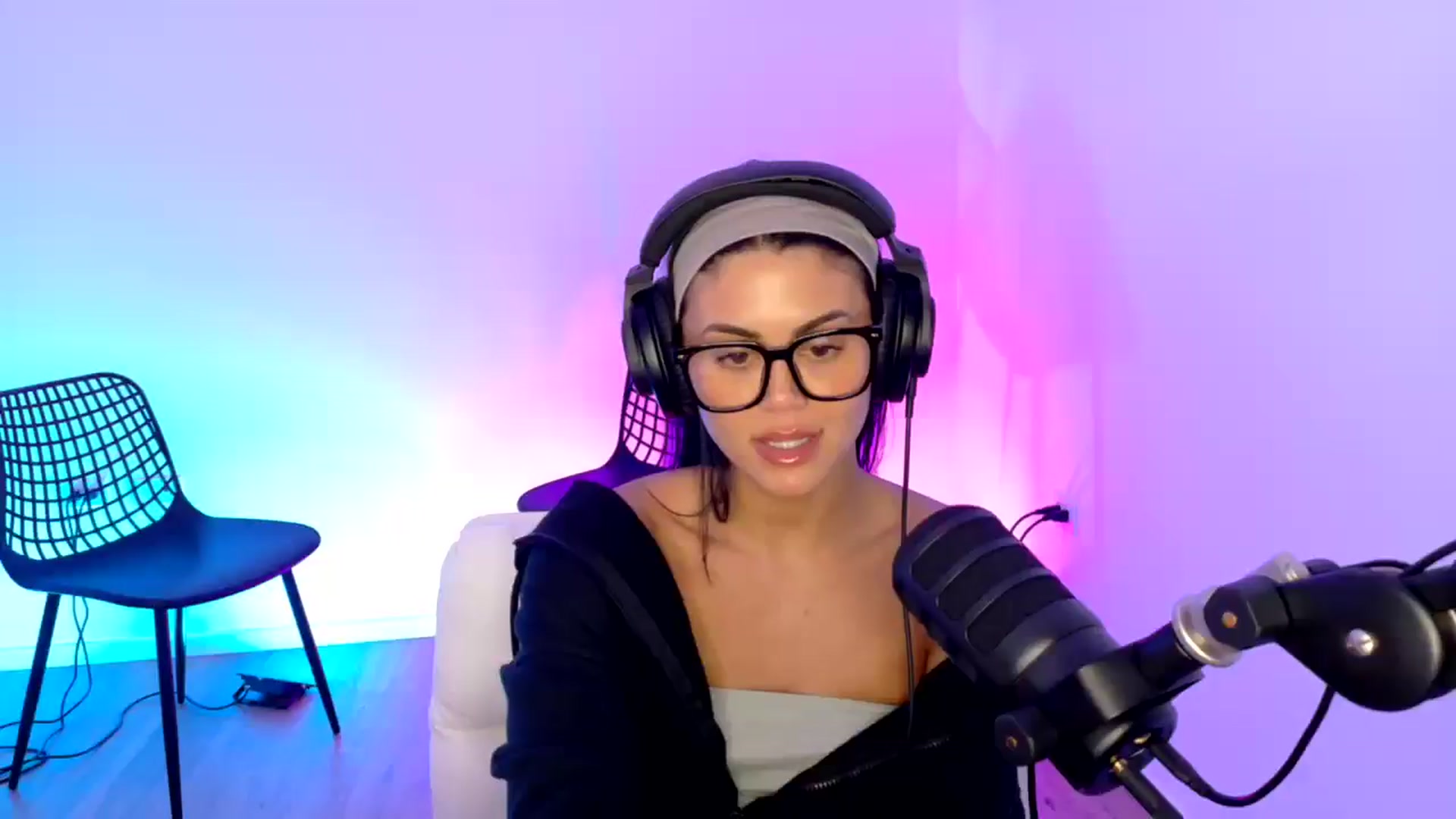 Gallery image thumbnail from alexzamora's myfreecams stream on, 03/31/2025, 04:07 image 1 of 20