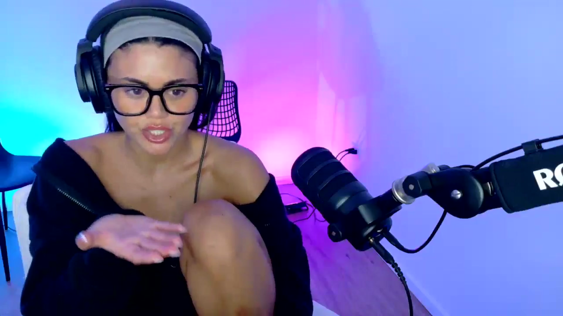 Gallery image thumbnail from alexzamora's myfreecams stream on, 03/31/2025, 04:07 image 9 of 20