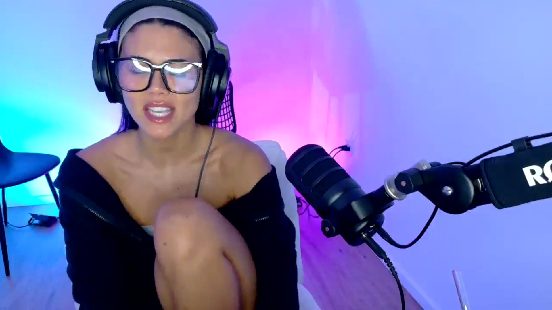 Gallery image thumbnail from alexzamora's myfreecams stream on, 03/31/2025, 04:07 image 7 of 20