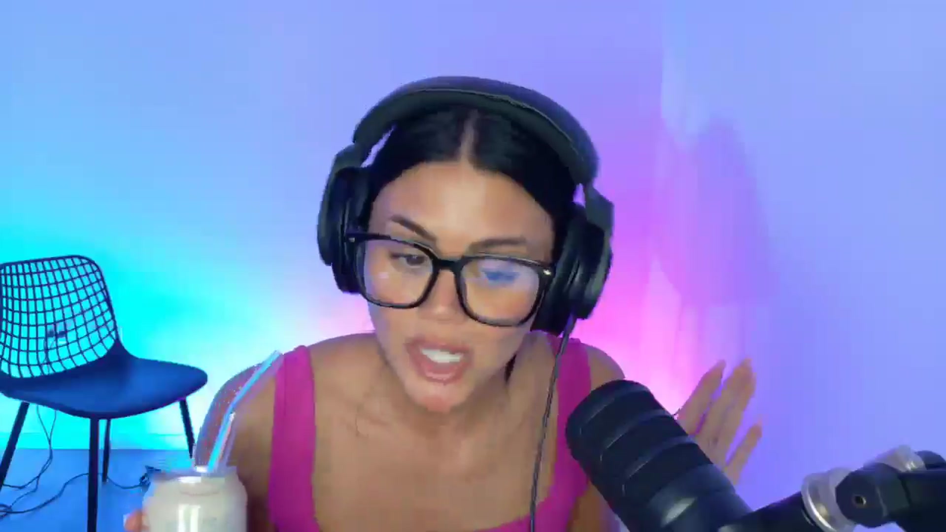 Gallery image thumbnail from alexzamora's myfreecams stream on, 04/01/2025, 02:43 image 16 of 20