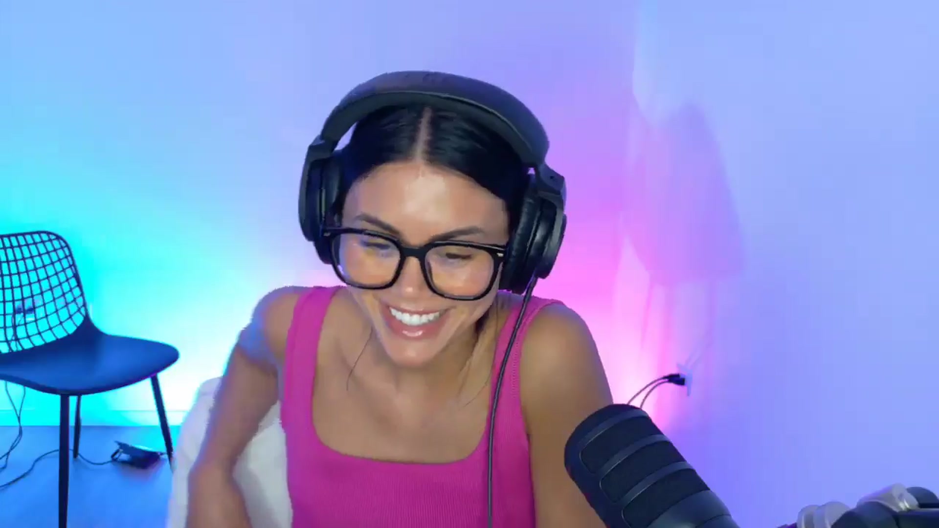 Gallery image thumbnail from alexzamora's myfreecams stream on, 04/01/2025, 02:43 image 13 of 20