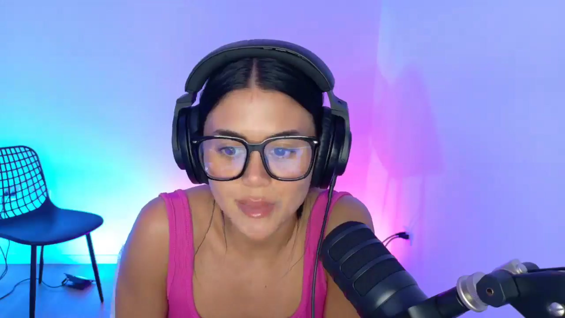 Gallery image thumbnail from alexzamora's myfreecams stream on, 04/01/2025, 02:43 image 19 of 20