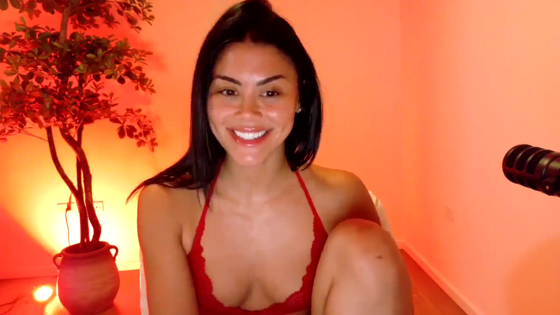 Gallery image thumbnail from alexzamora's myfreecams stream on, 04/03/2025, 05:02 image 10 of 20
