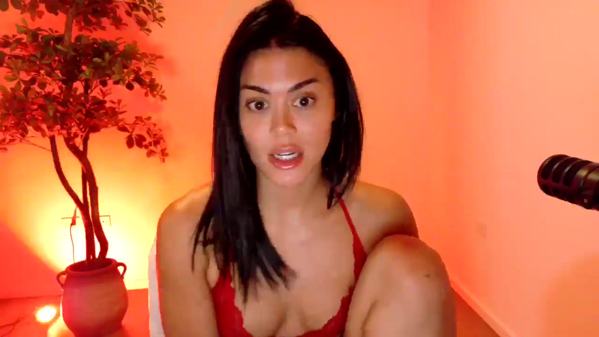Gallery image thumbnail from alexzamora's myfreecams stream on, 04/03/2025, 05:02 image 9 of 20