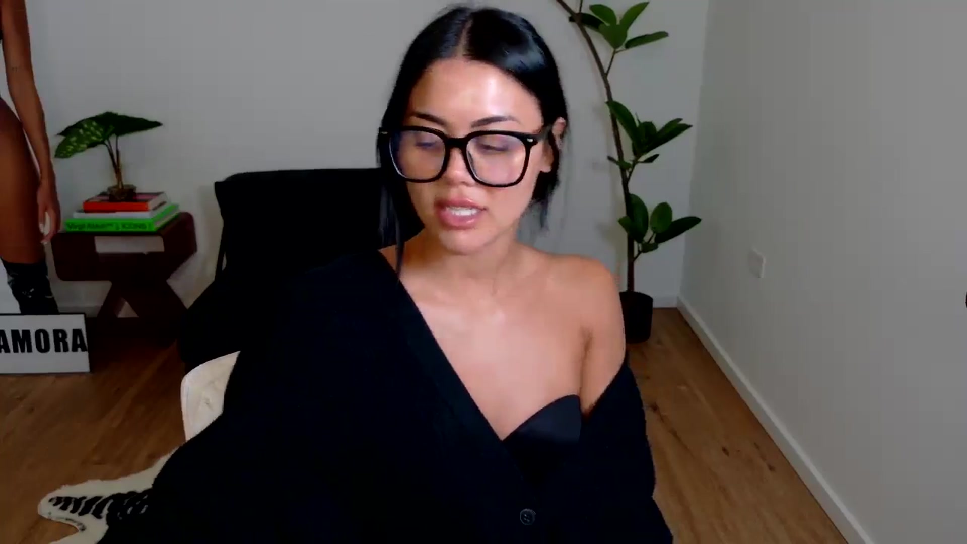 Gallery image thumbnail from alexzamora's myfreecams stream on, 04/17/2025, 05:09 image 2 of 20