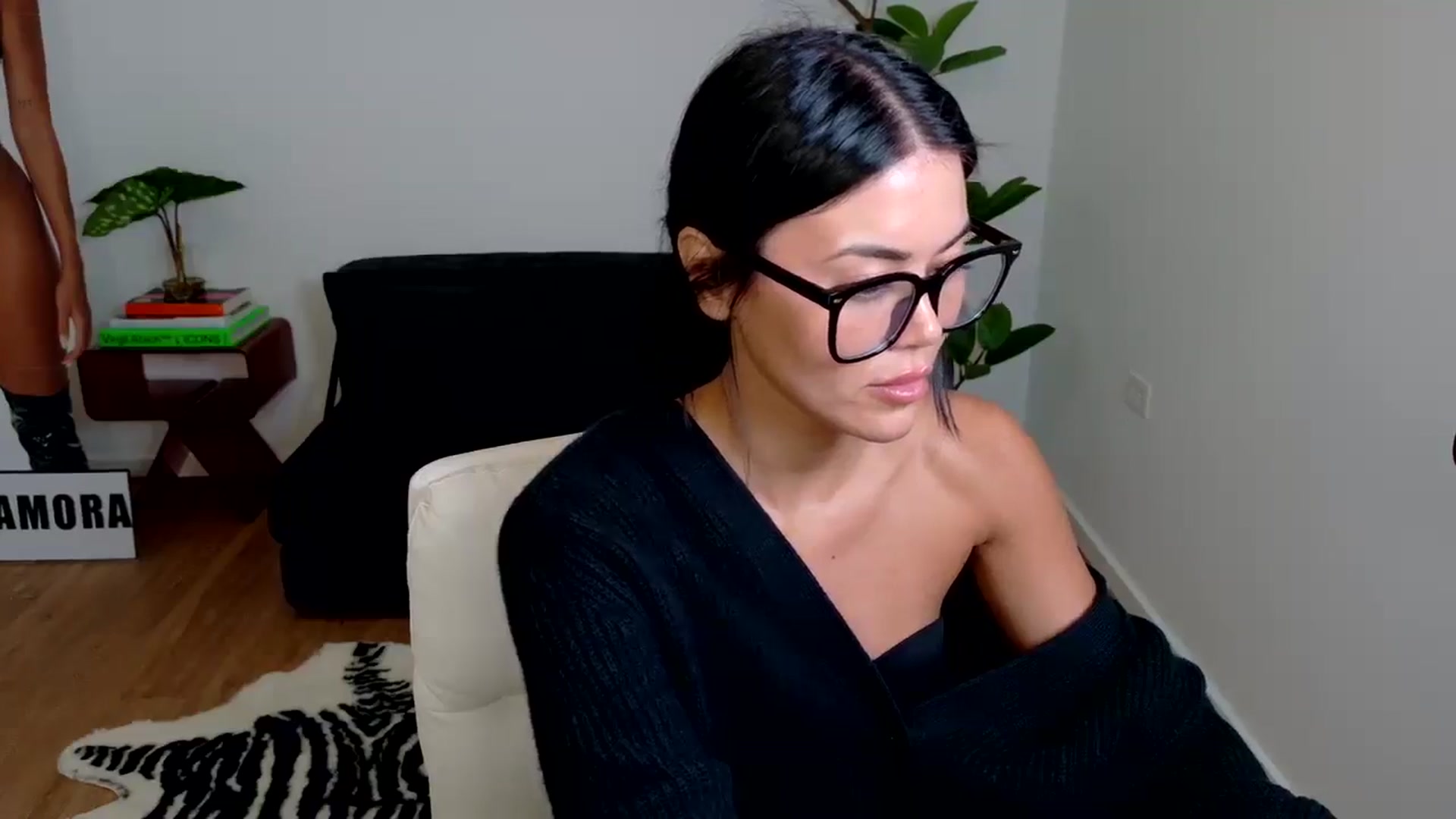 Gallery image thumbnail from alexzamora's myfreecams stream on, 04/17/2025, 05:09 image 15 of 20