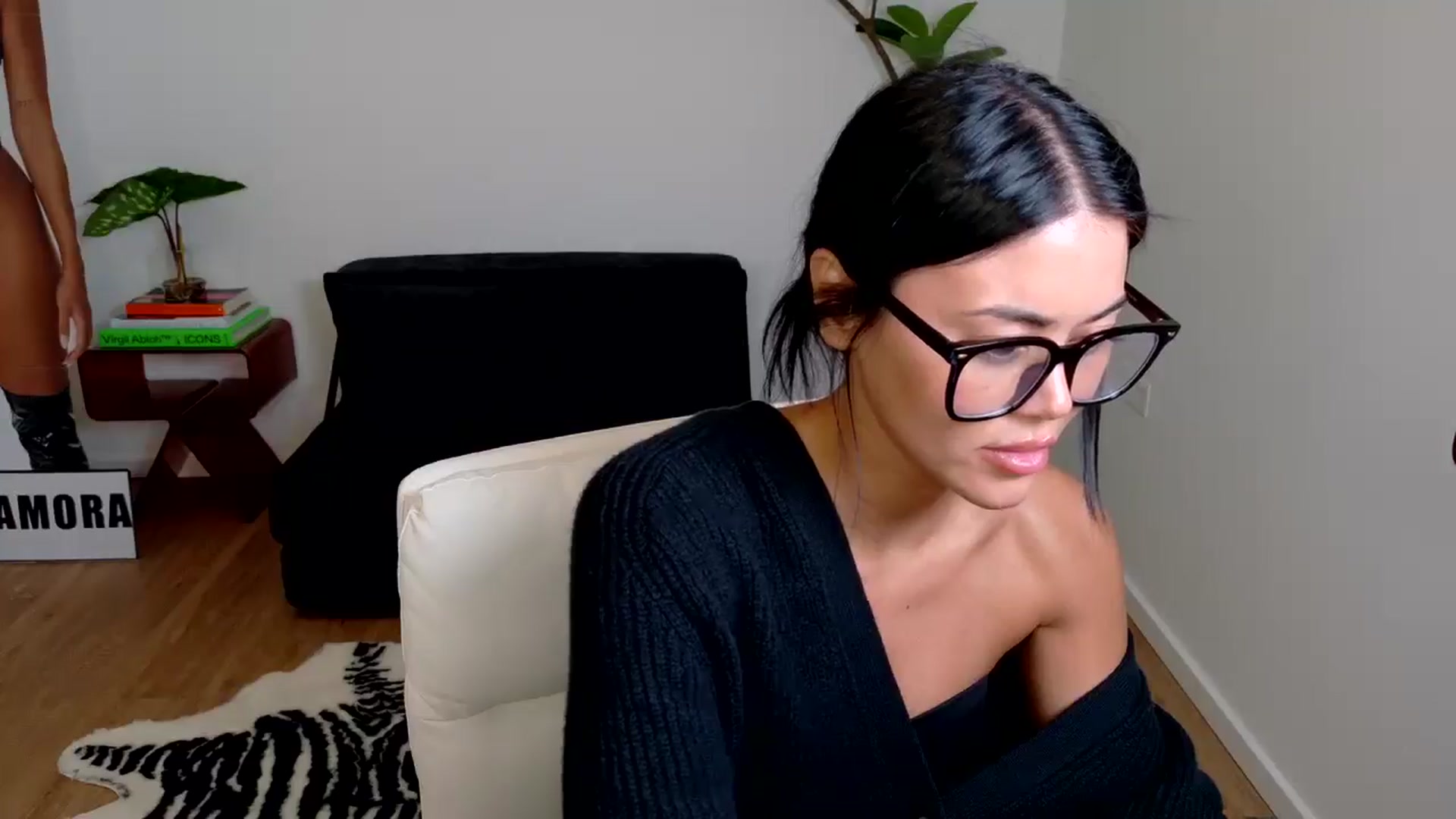 Gallery image thumbnail from alexzamora's myfreecams stream on, 04/17/2025, 05:09 image 19 of 20