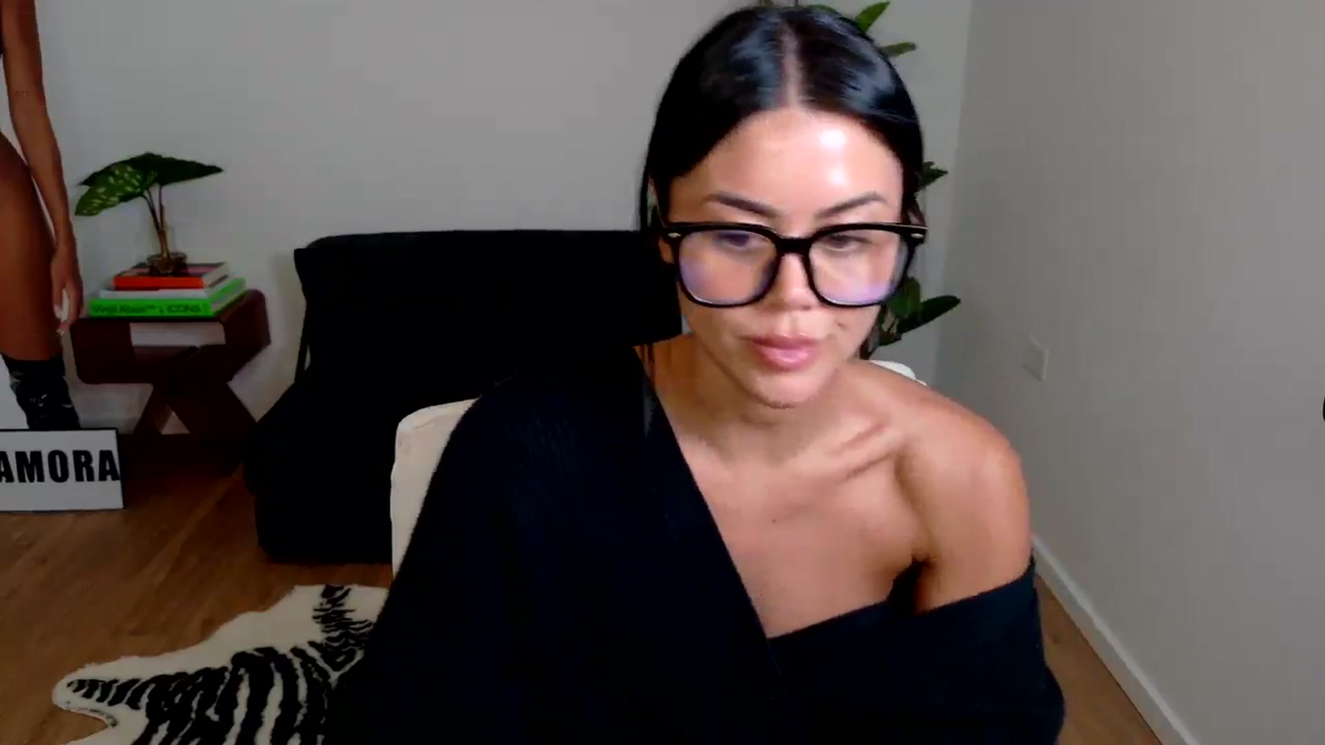 Gallery image thumbnail from alexzamora's myfreecams stream on, 04/17/2025, 05:09 image 9 of 20
