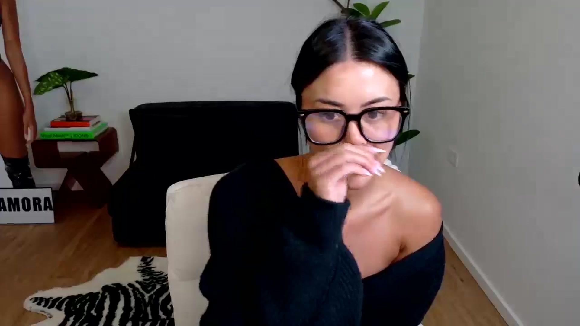 Gallery image thumbnail from alexzamora's myfreecams stream on, 04/17/2025, 05:09 image 4 of 20